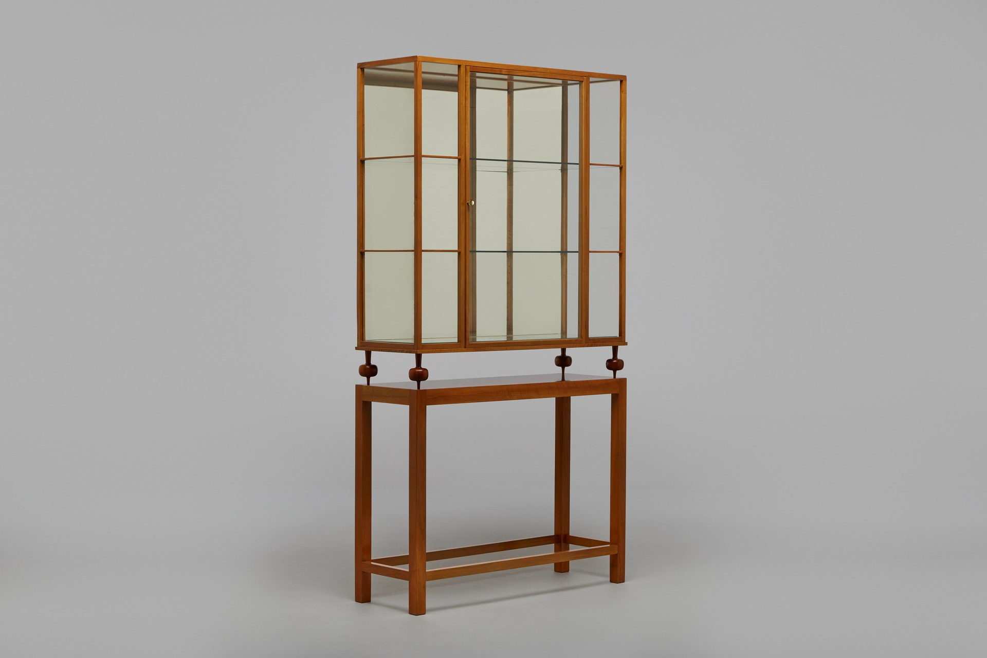Cabinet Model no. 2077