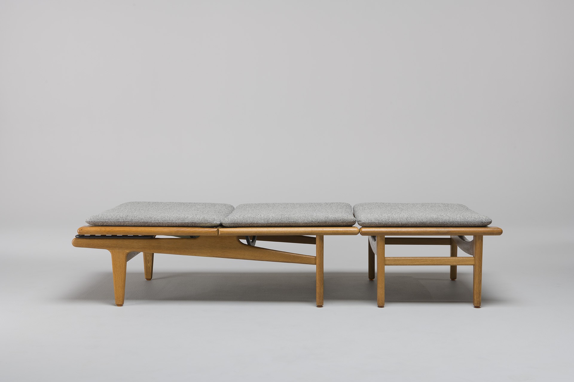 Adjustable Chaise Longue / Daybed and Ottoman, Model no. 'GE 1' image 5