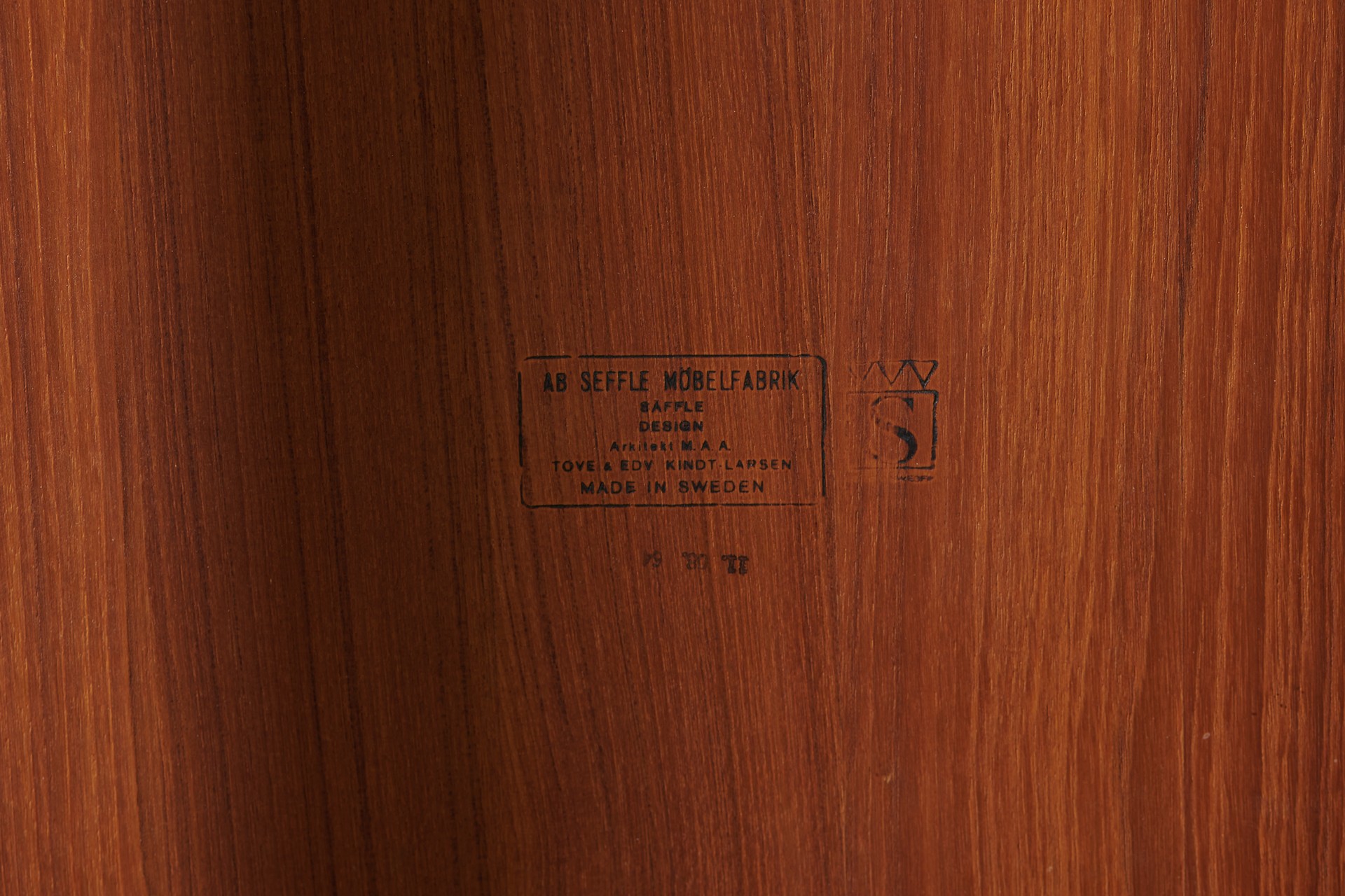 Pair of Side Tables image 7