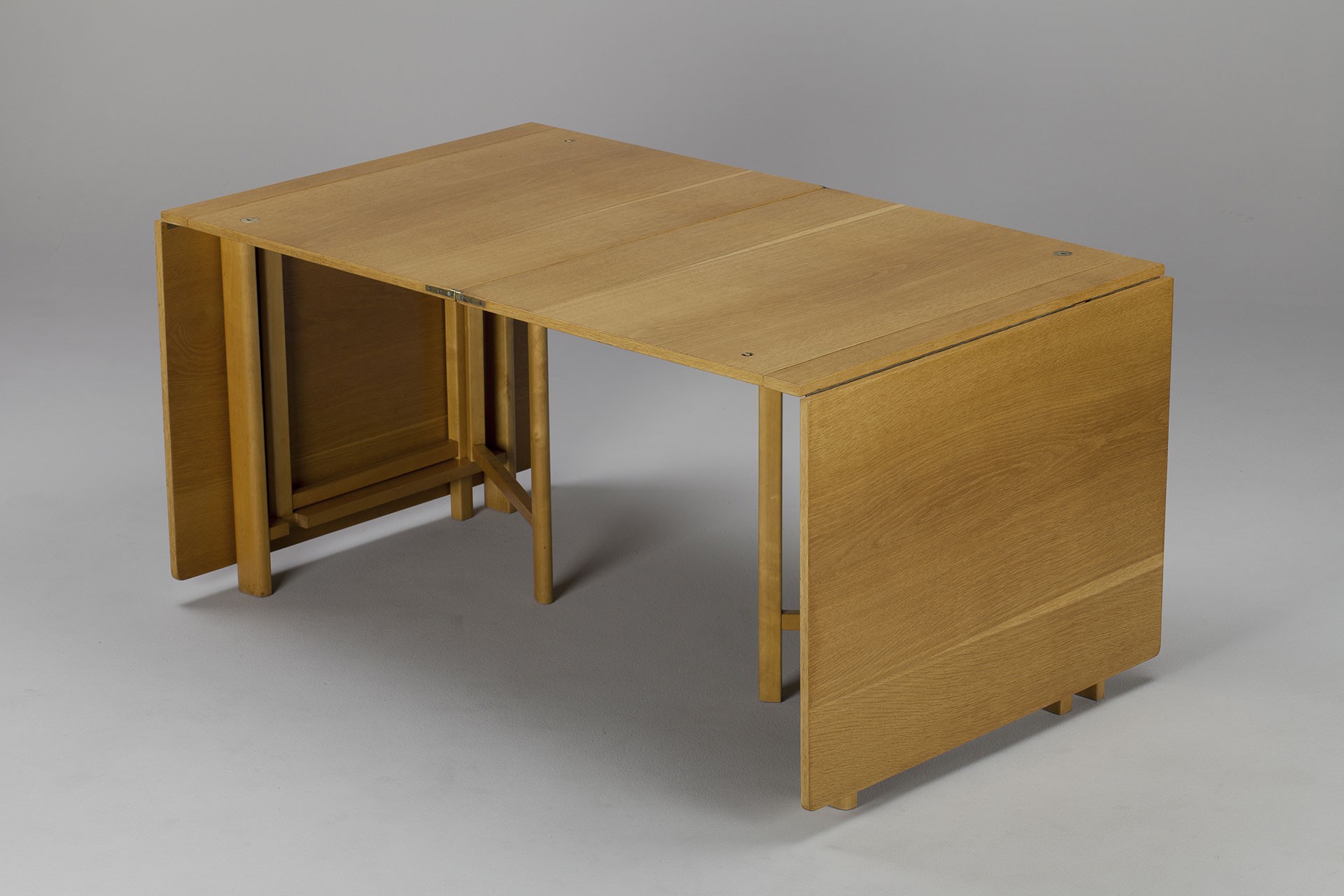 Early 'Maria Flap' Table image 3