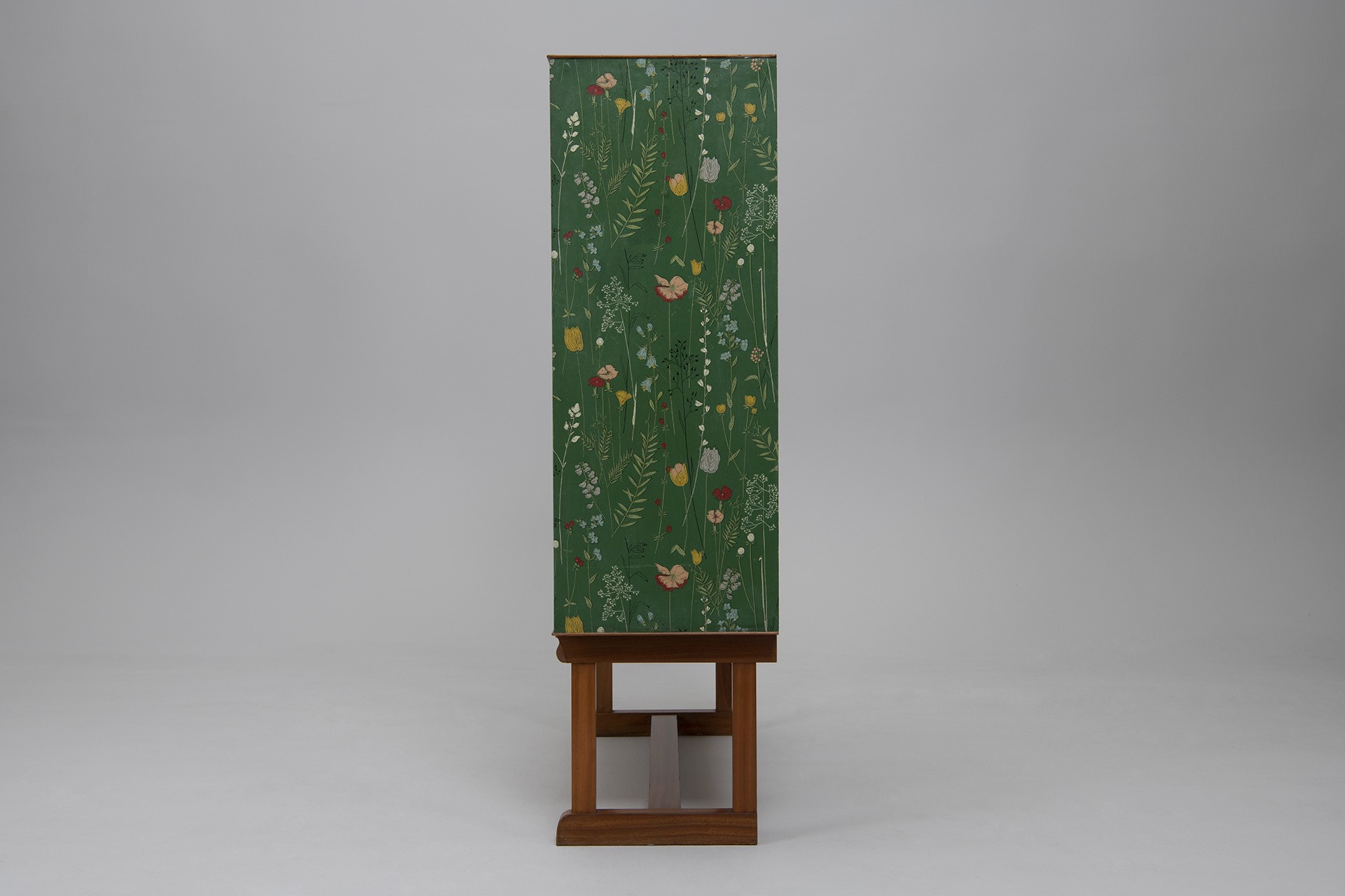 Cabinet, Model no. 852 image 4