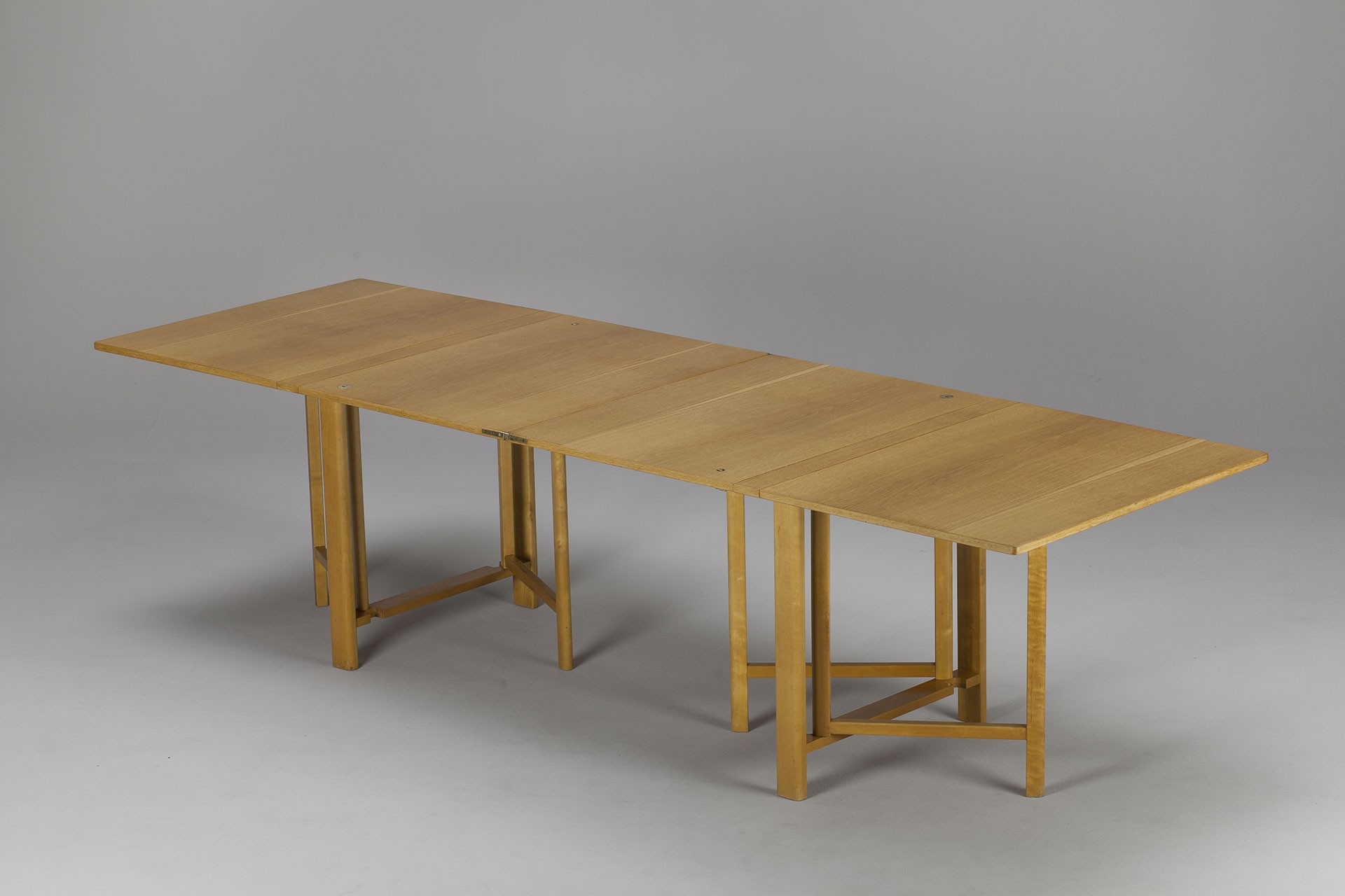 Early 'Maria Flap' Table image 4