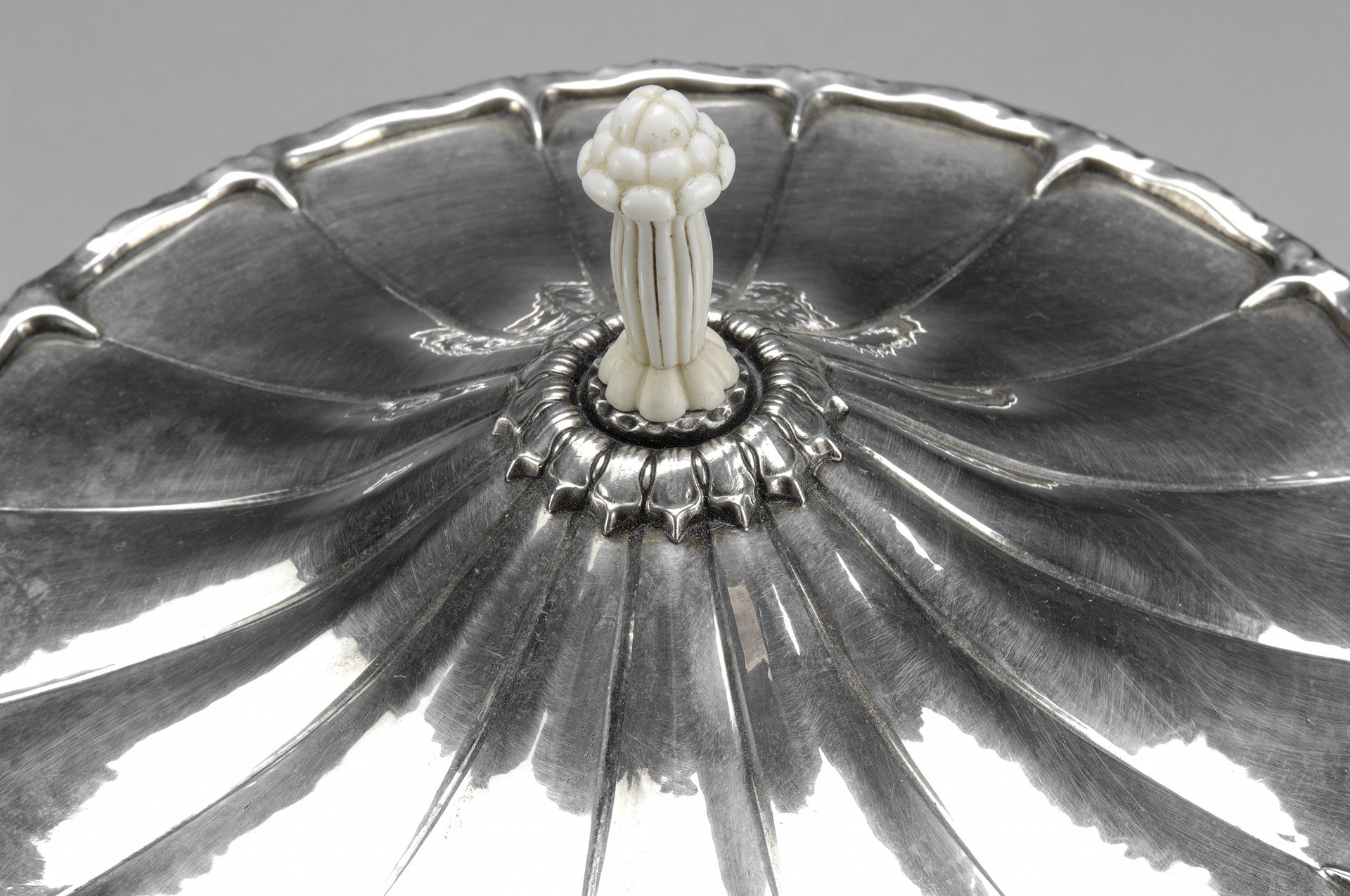 Lidded Pokal image 3