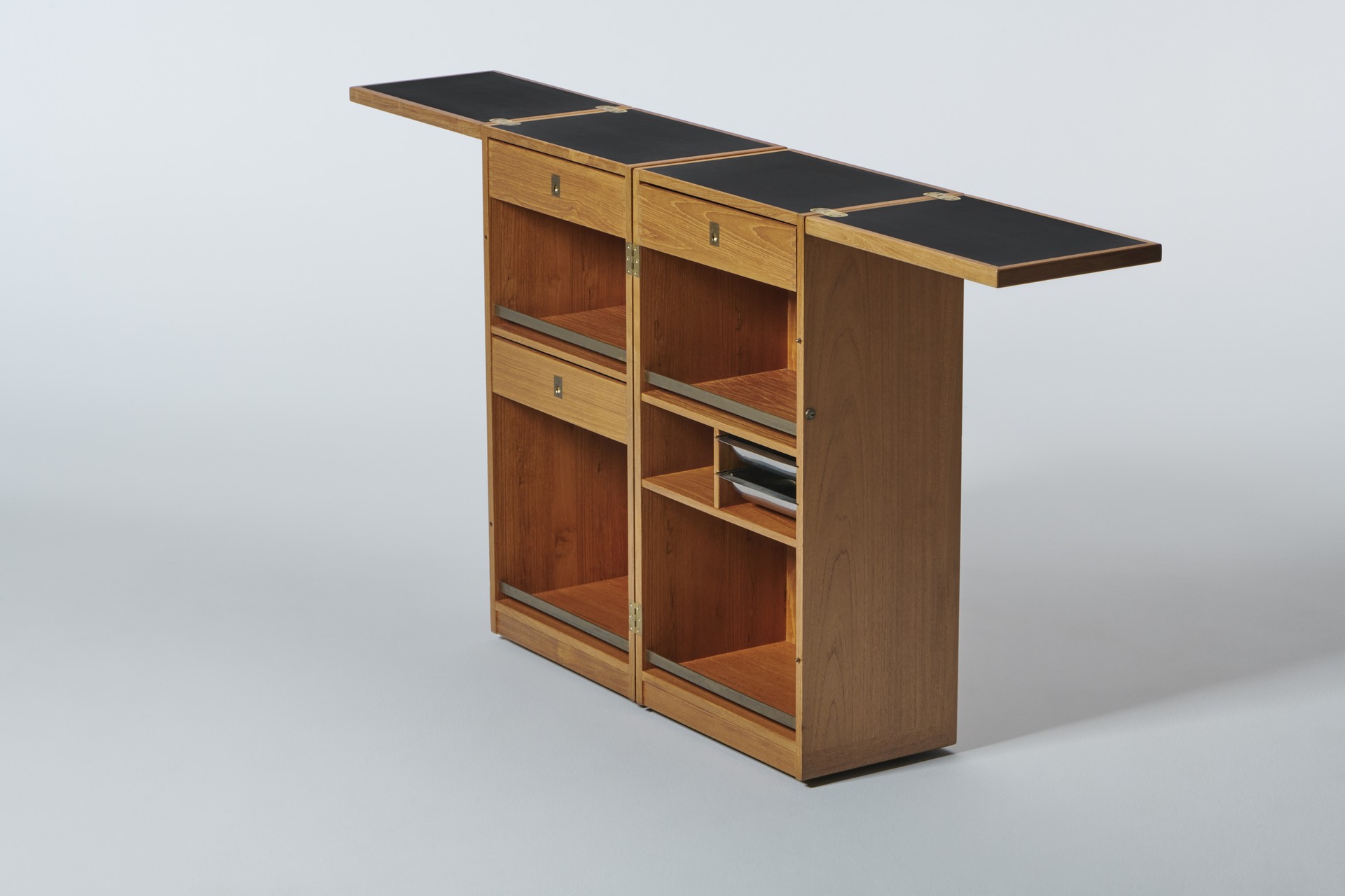 Folding 'Captain's' Bar