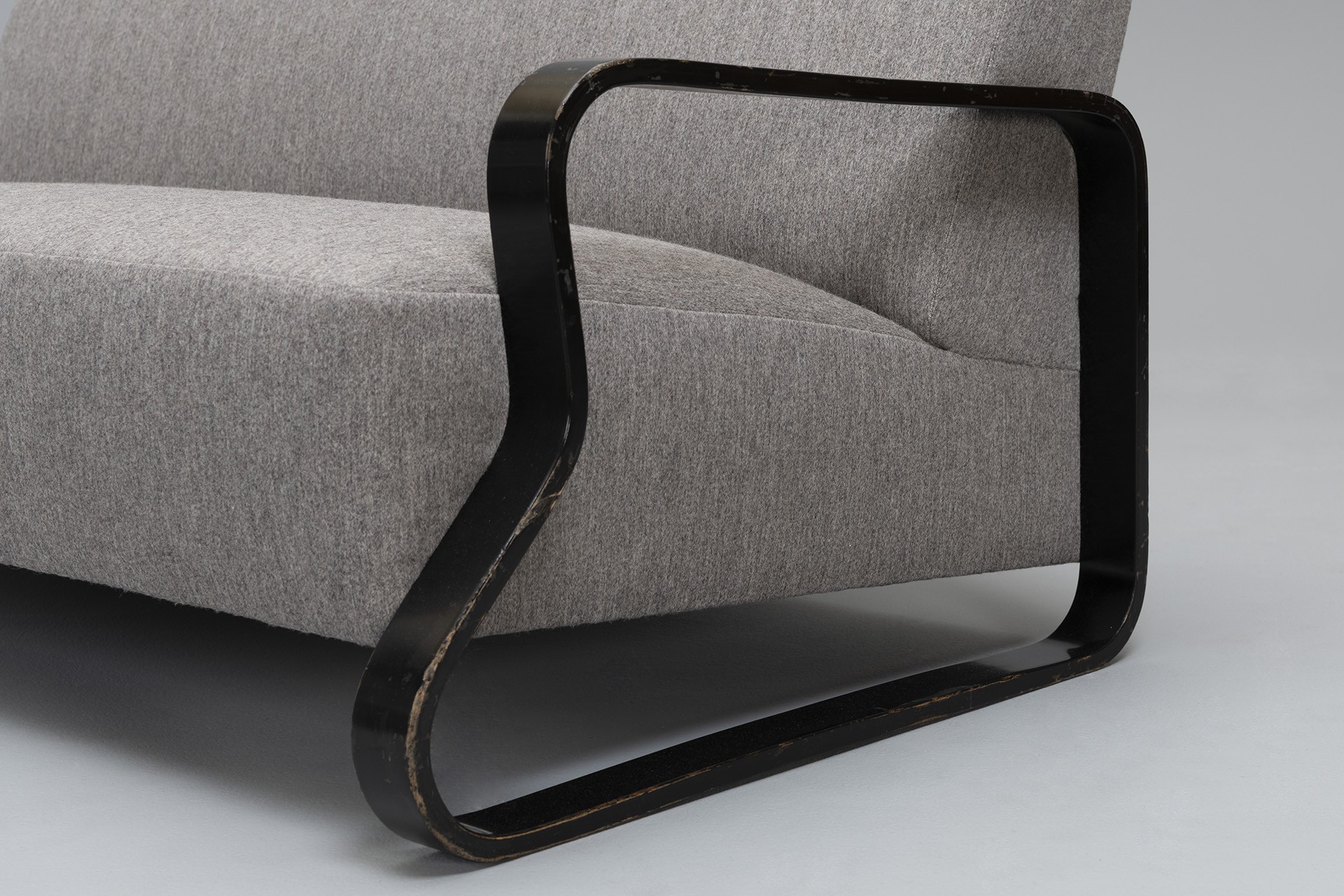 Sofa Model no. 544 image 6
