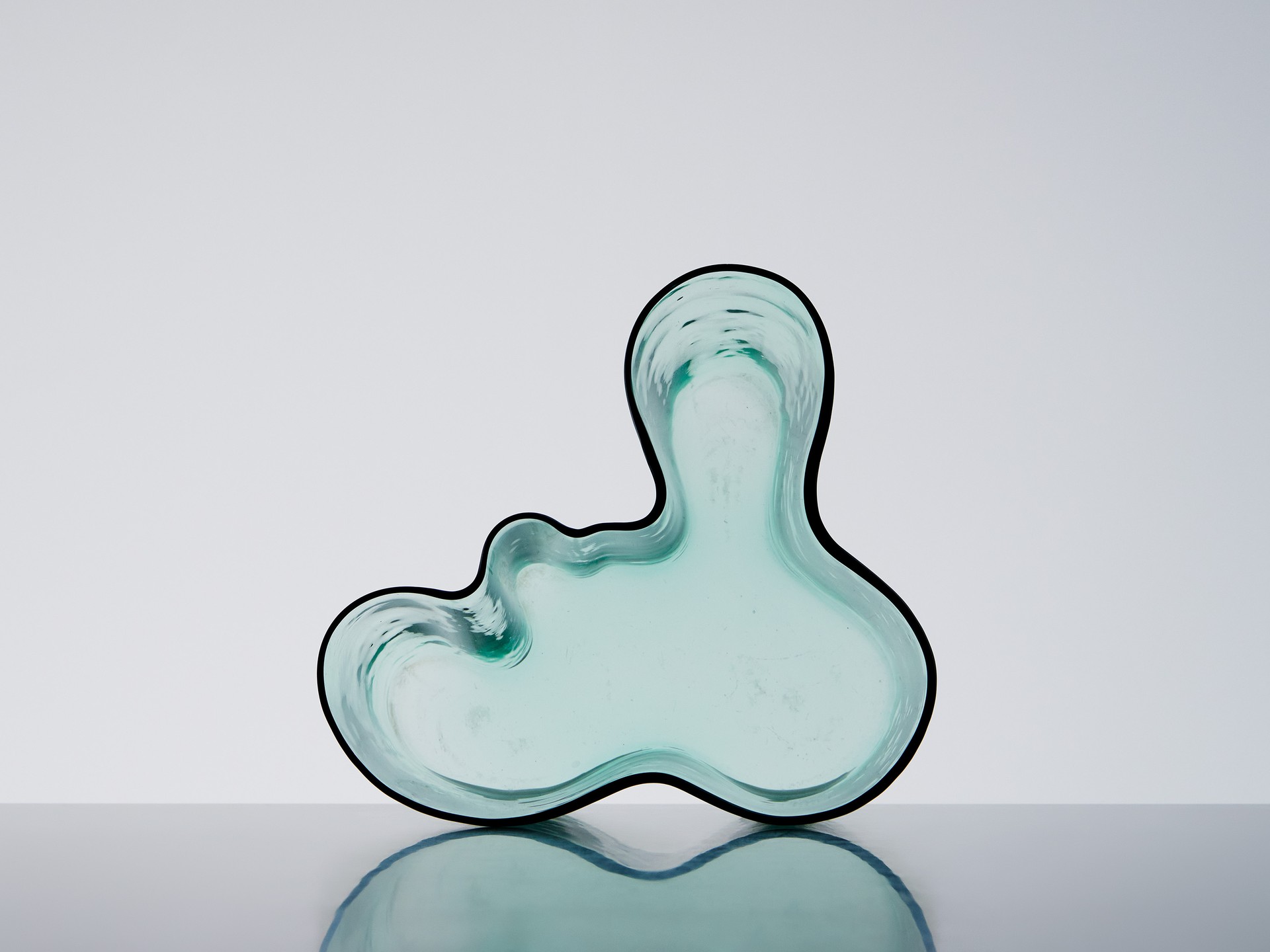 Early 'Savoy' Vase image 6