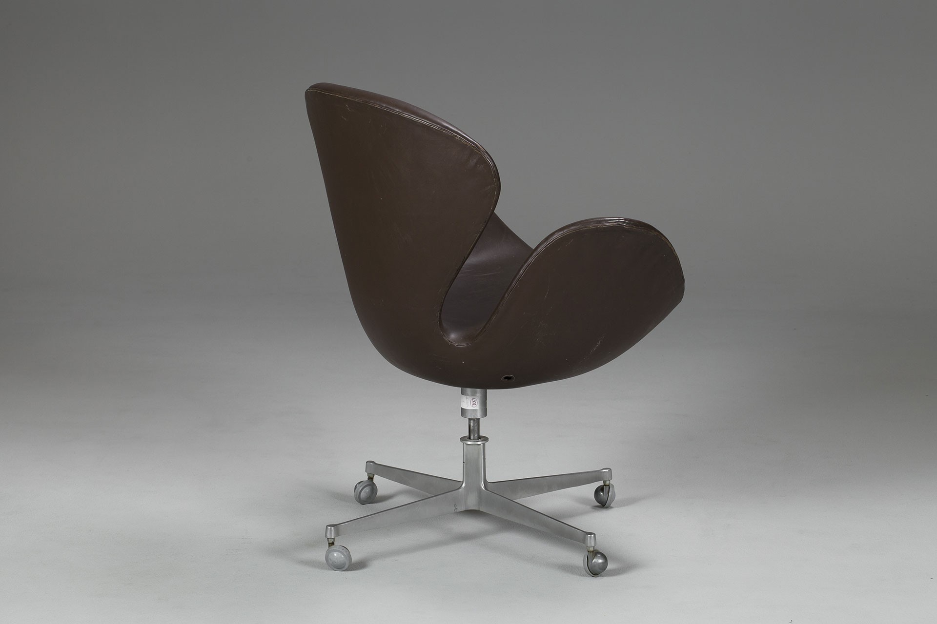 Swan Chair image 2