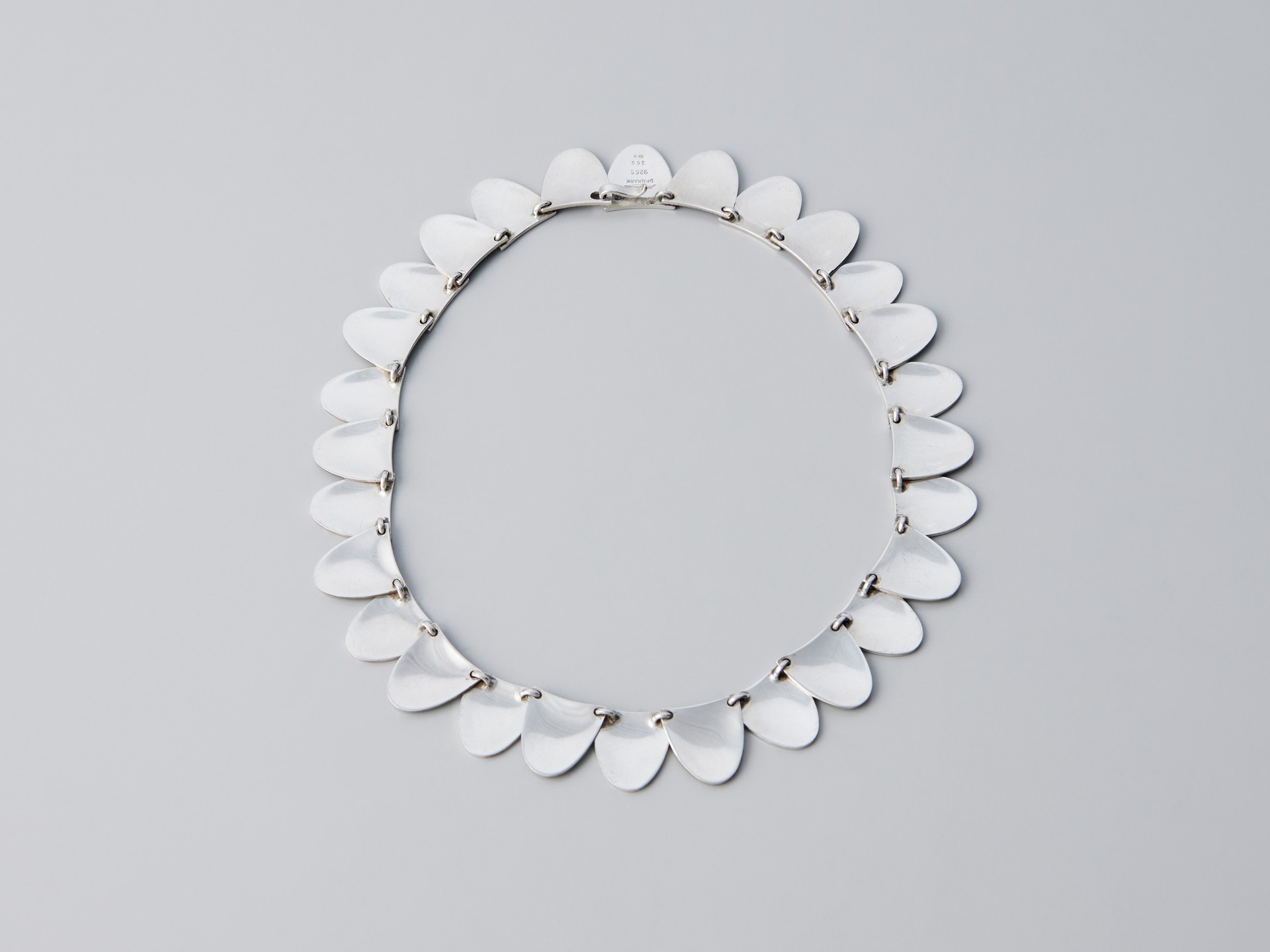 Necklace image 4