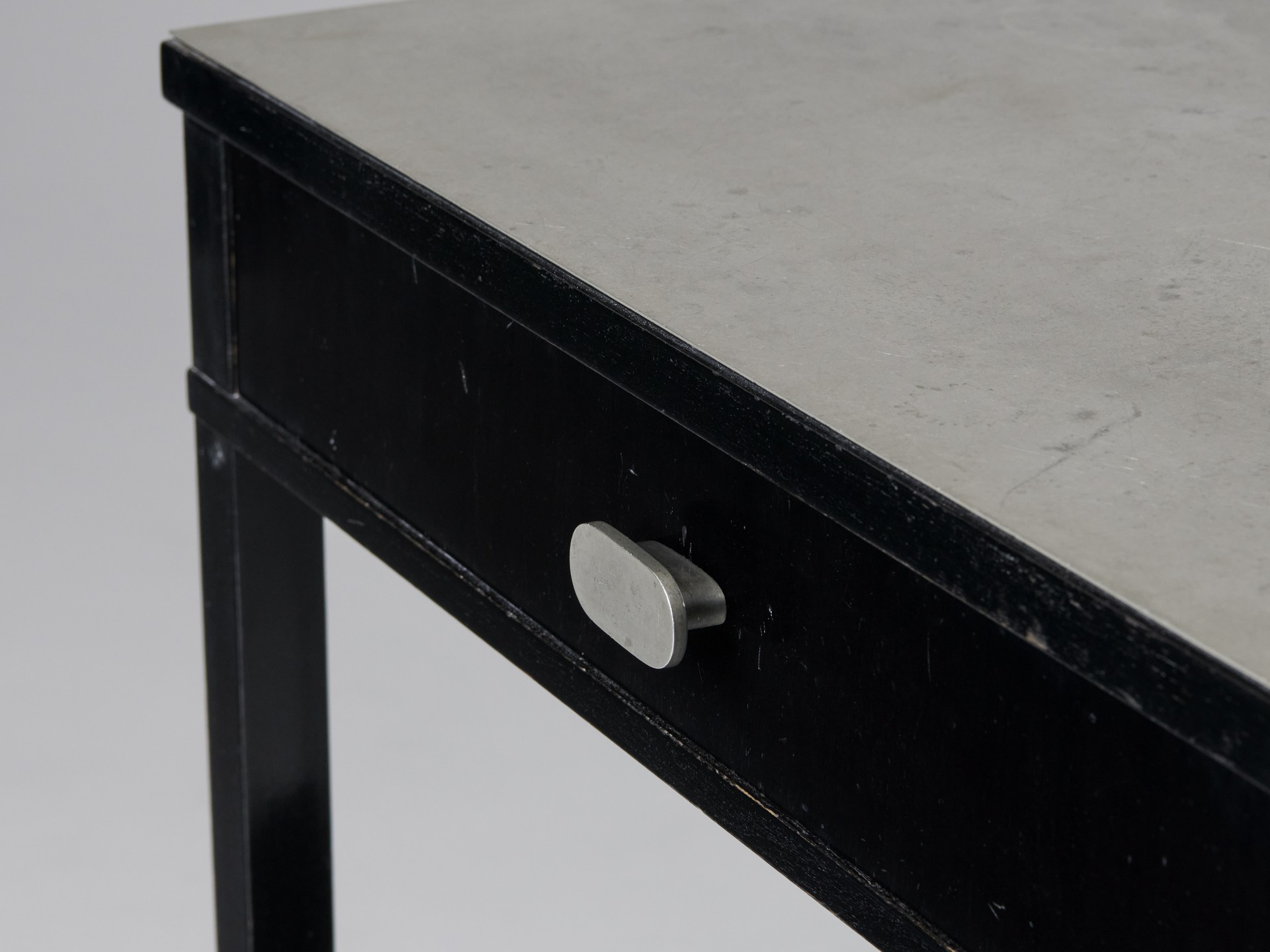 Table and Mirror image 8
