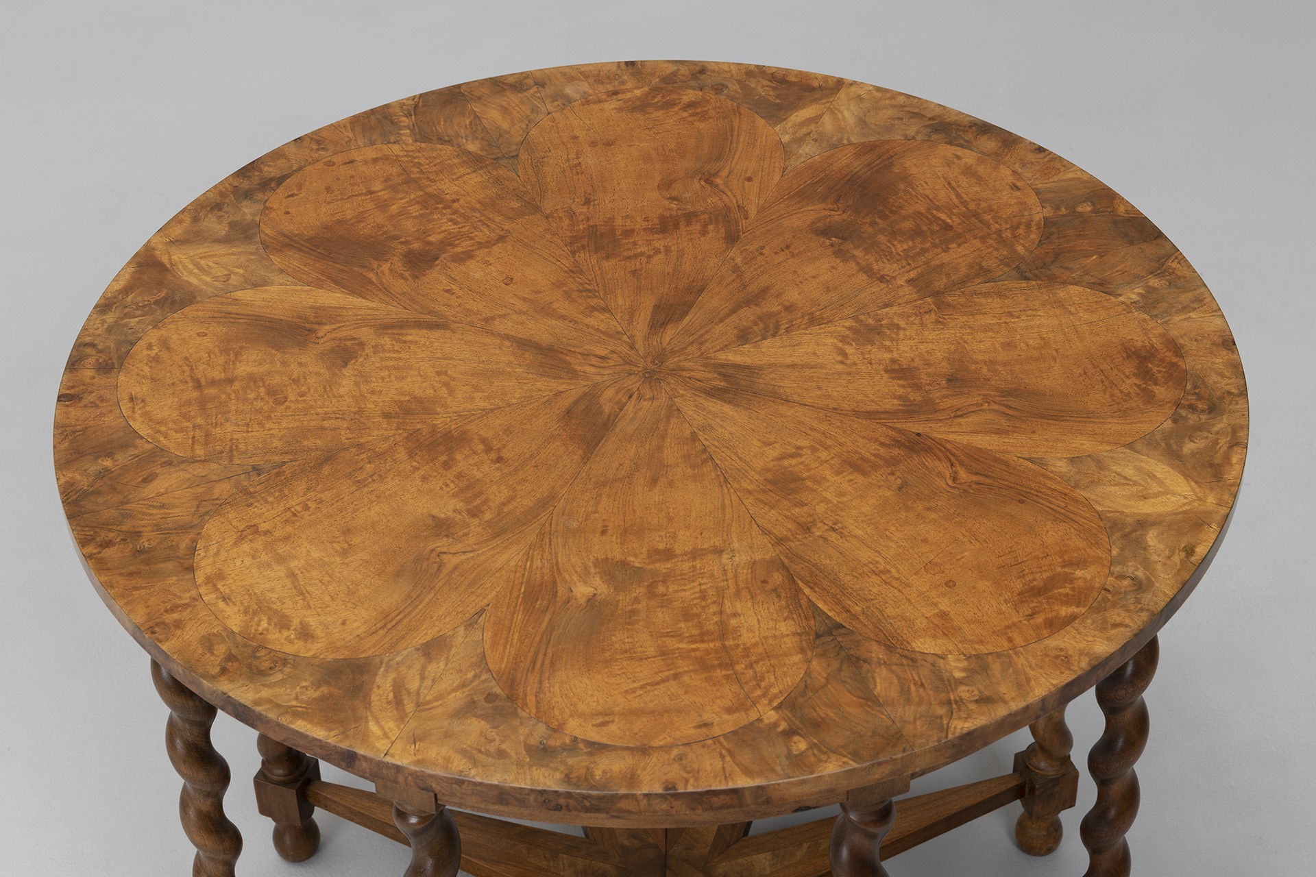Unique Salon Table image 4
