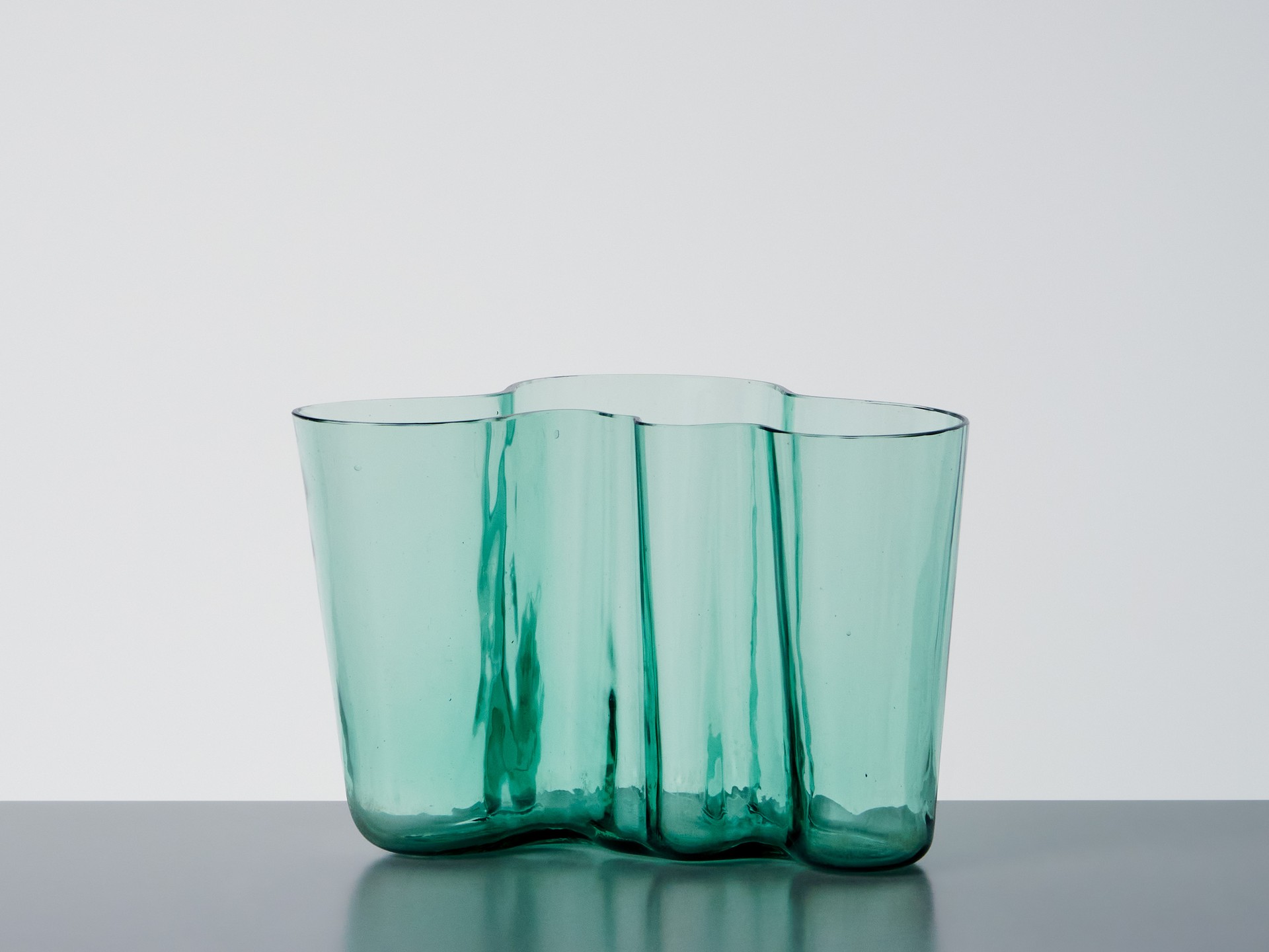 Early 'Savoy' Vase image 4