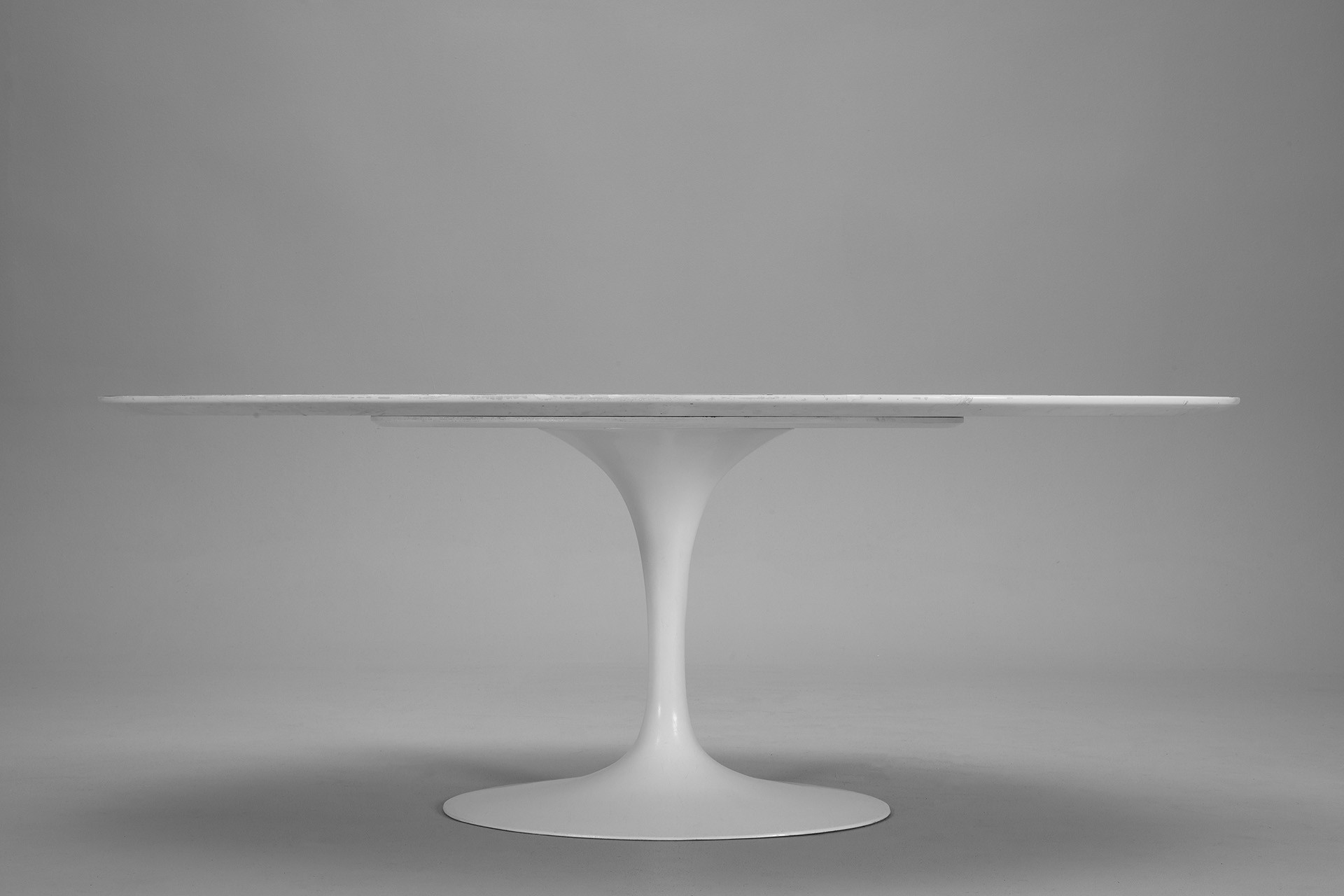 Oval "Tulip" Table image 2
