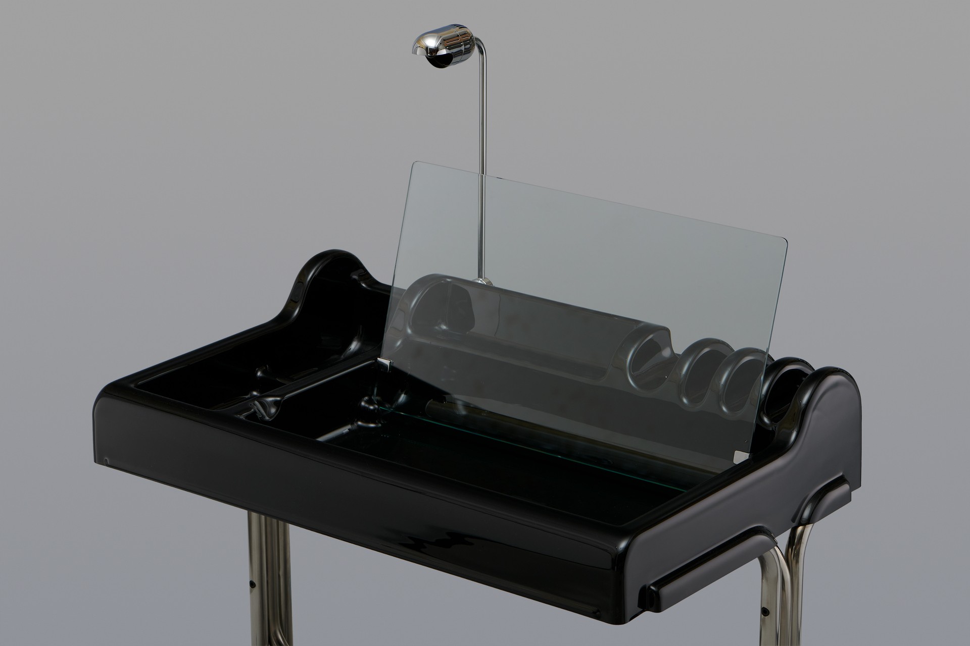 Pair of "Orix" Desks image 5