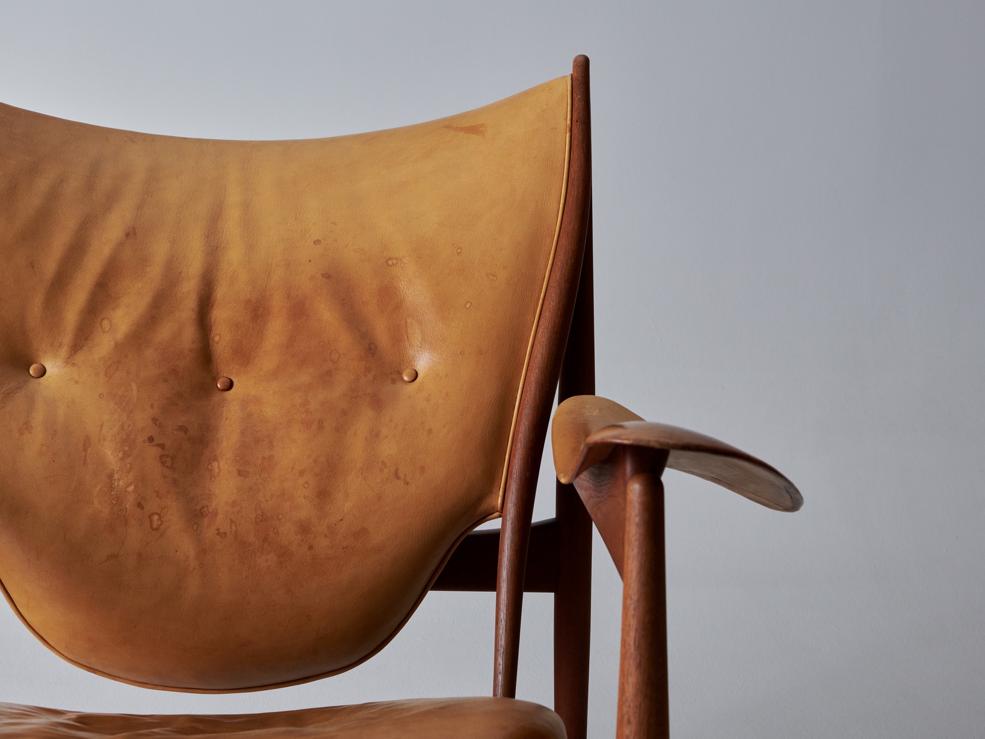 'Chieftain' Armchair image 9