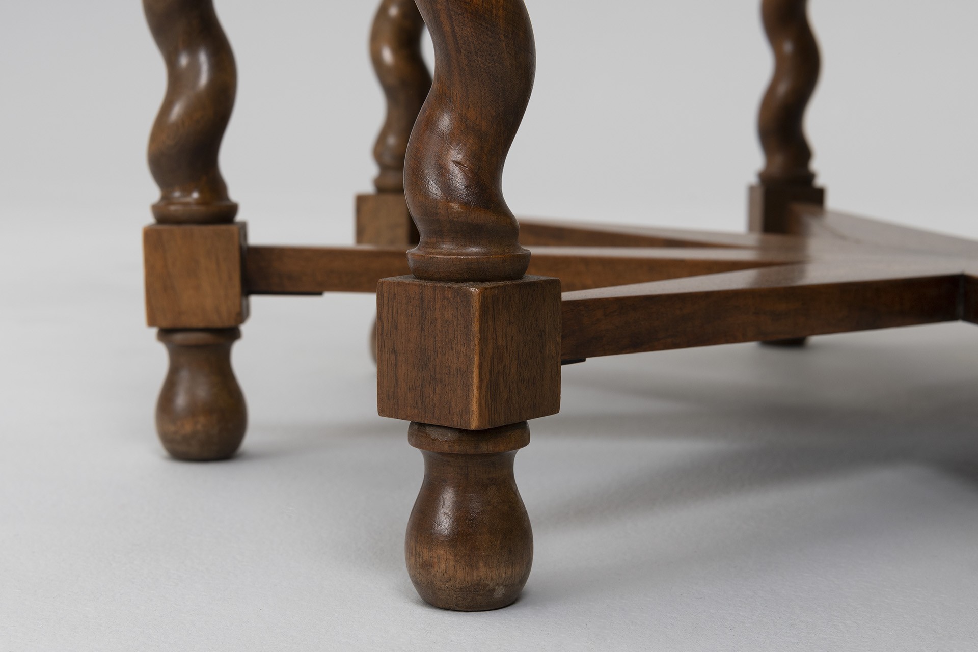 Unique Salon Table image 8