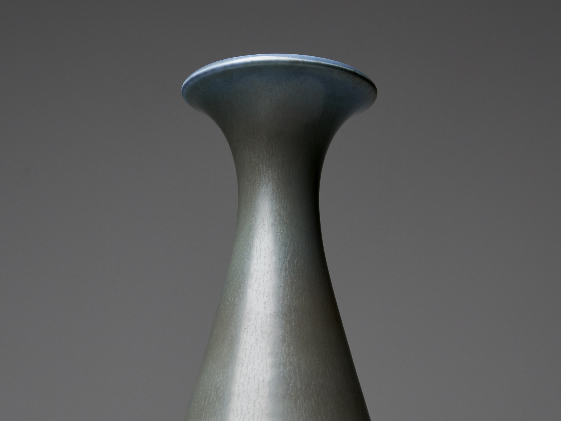 Group of Three Large Vases image 9