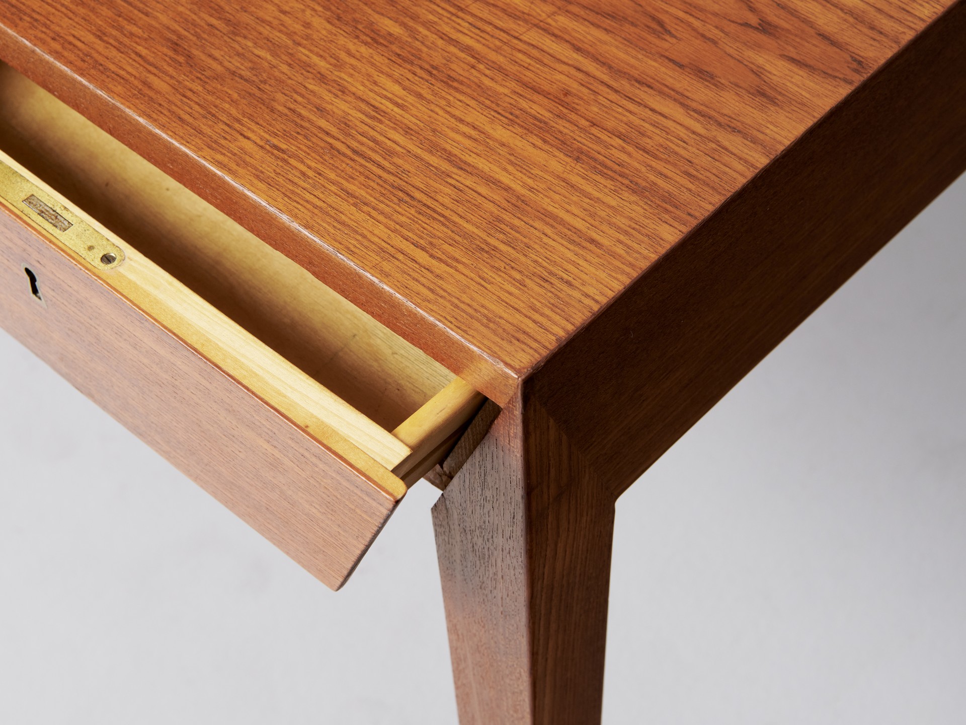 Desk image 6