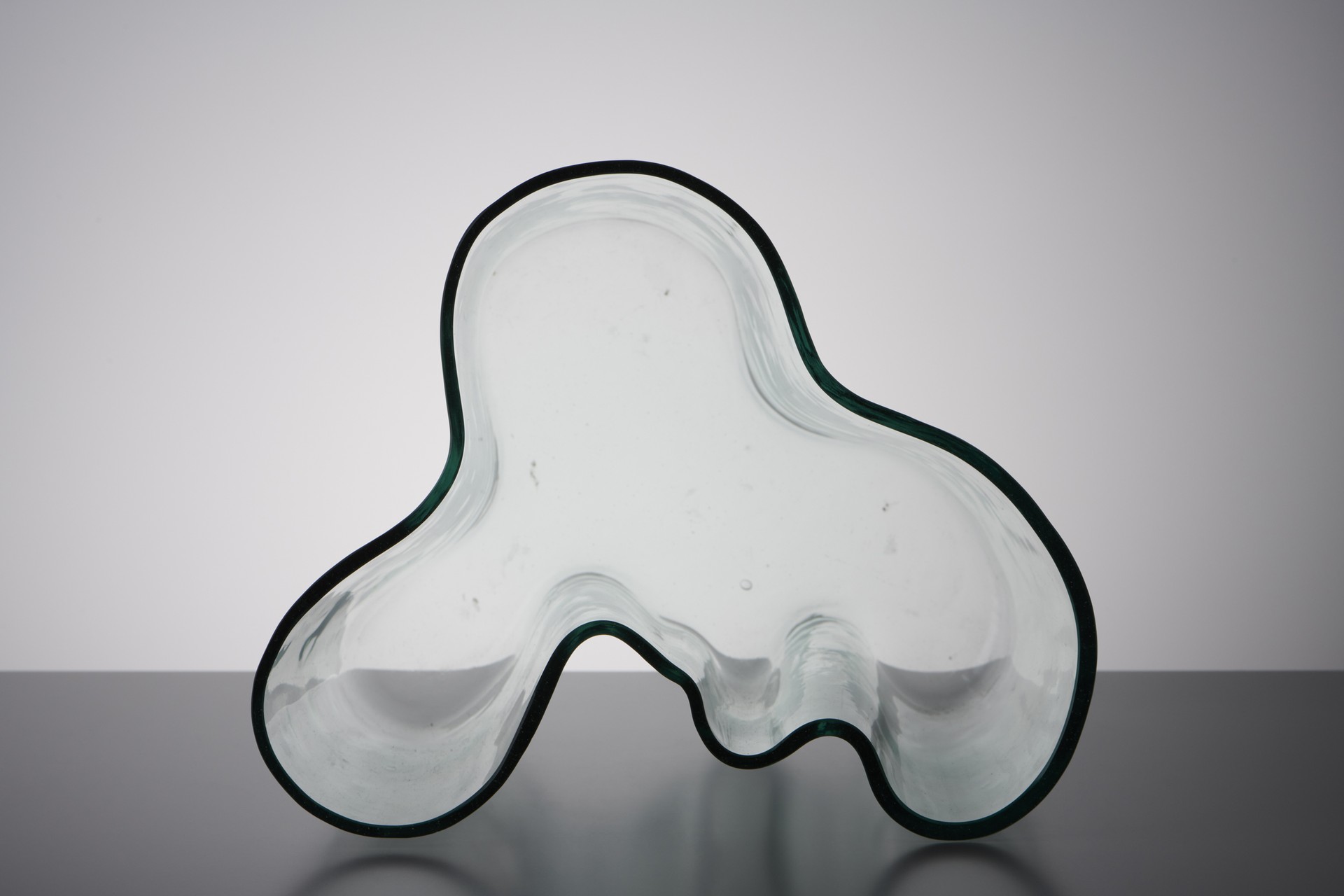 Early 'Savoy' Vase, Model no. 9750 image 6