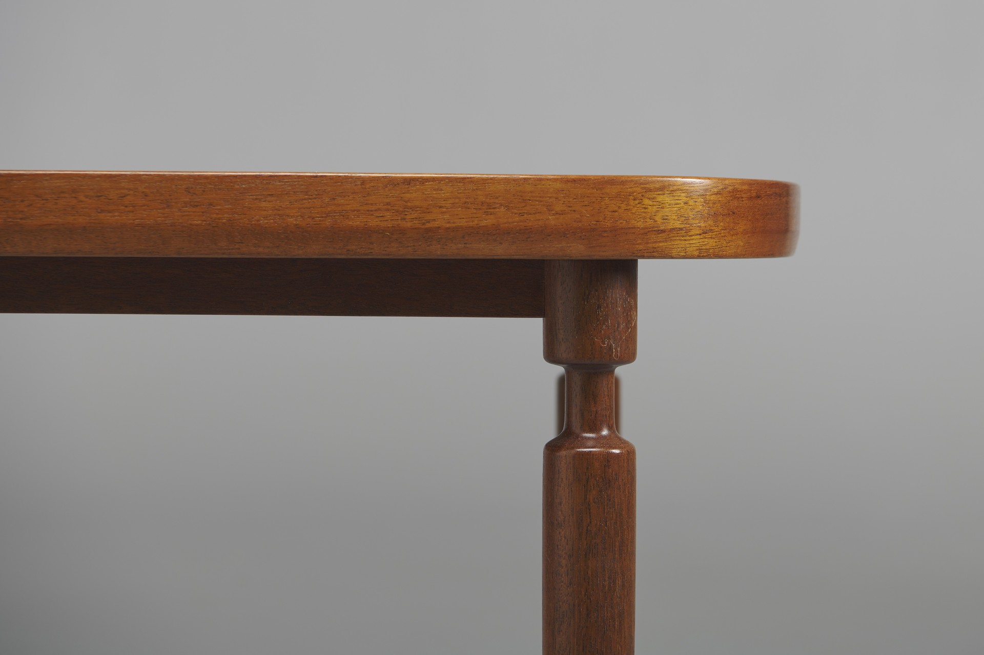 Side Table, Model no. 975 image 4