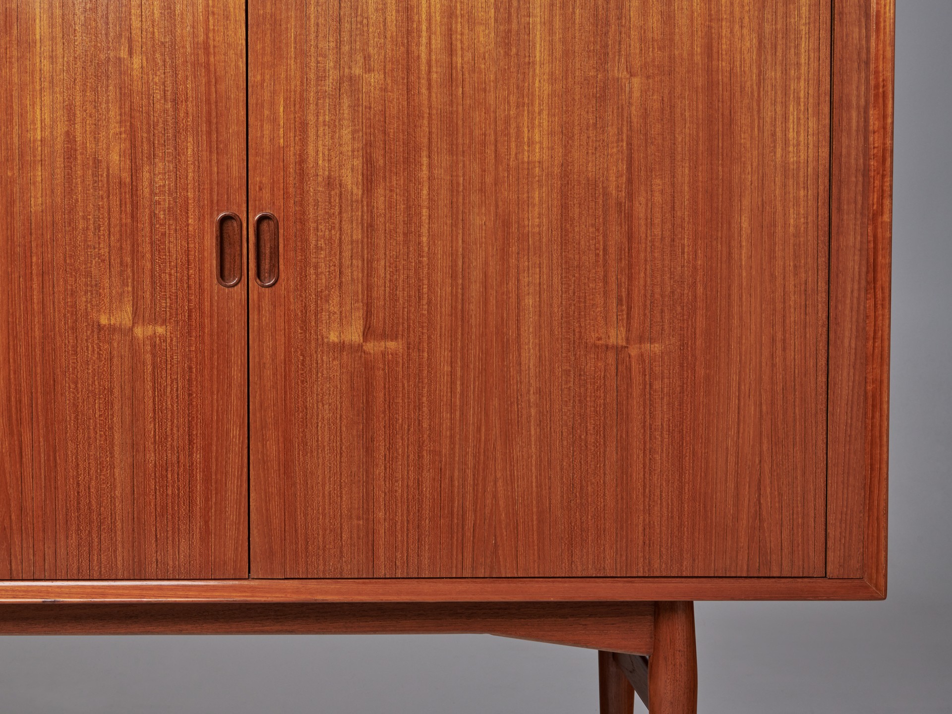 Sideboard image 9