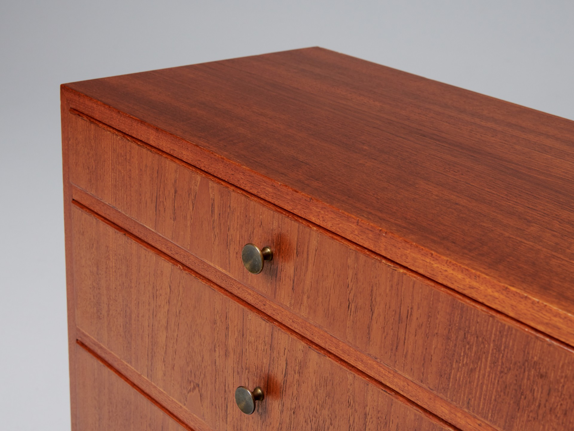 Chest of Drawers image 3