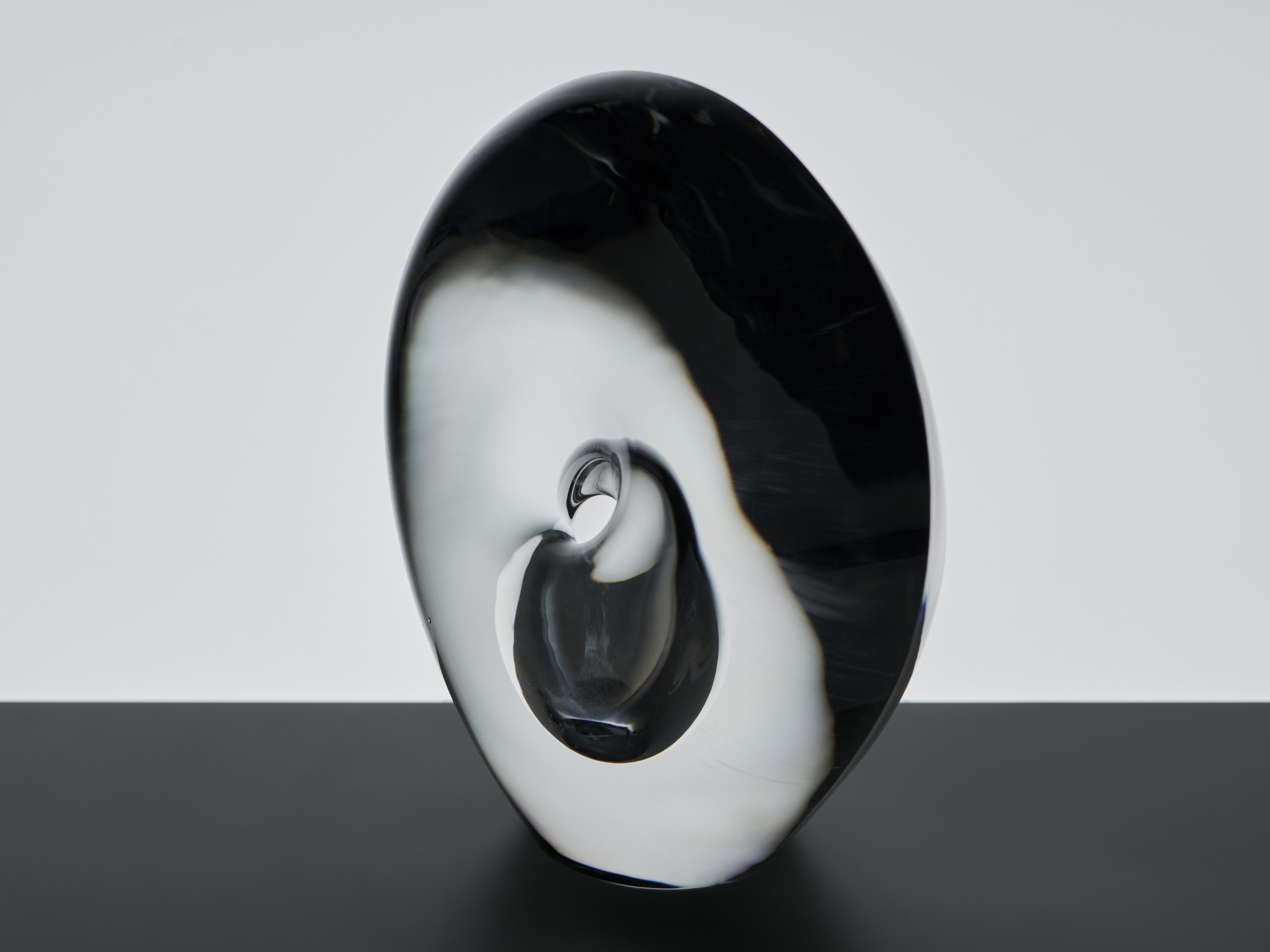 ¨Istuva Iintu¨ (Sitting Bird) Vase image 5