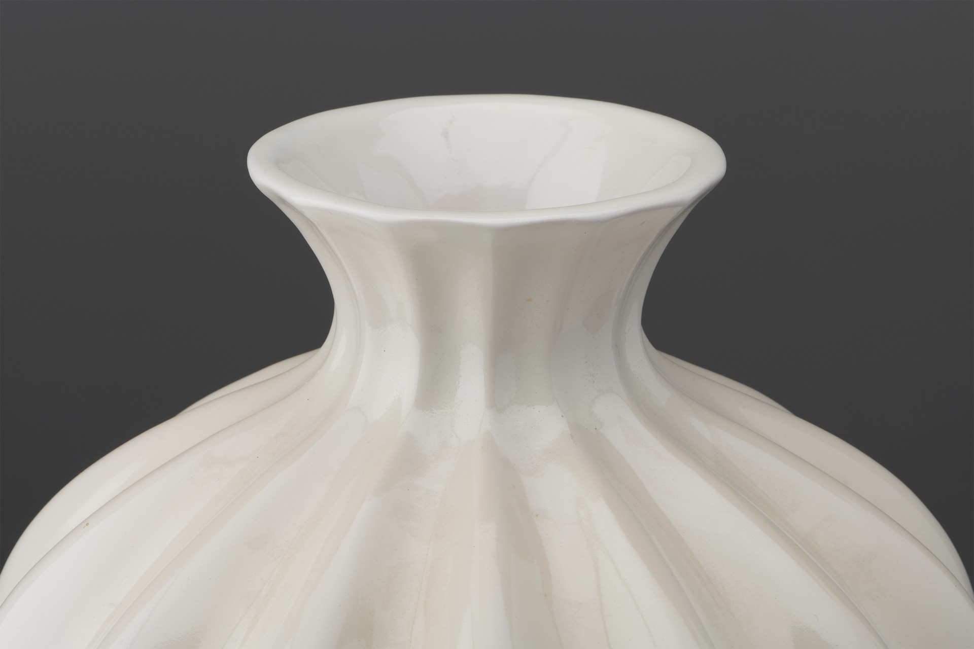 Vase image 3
