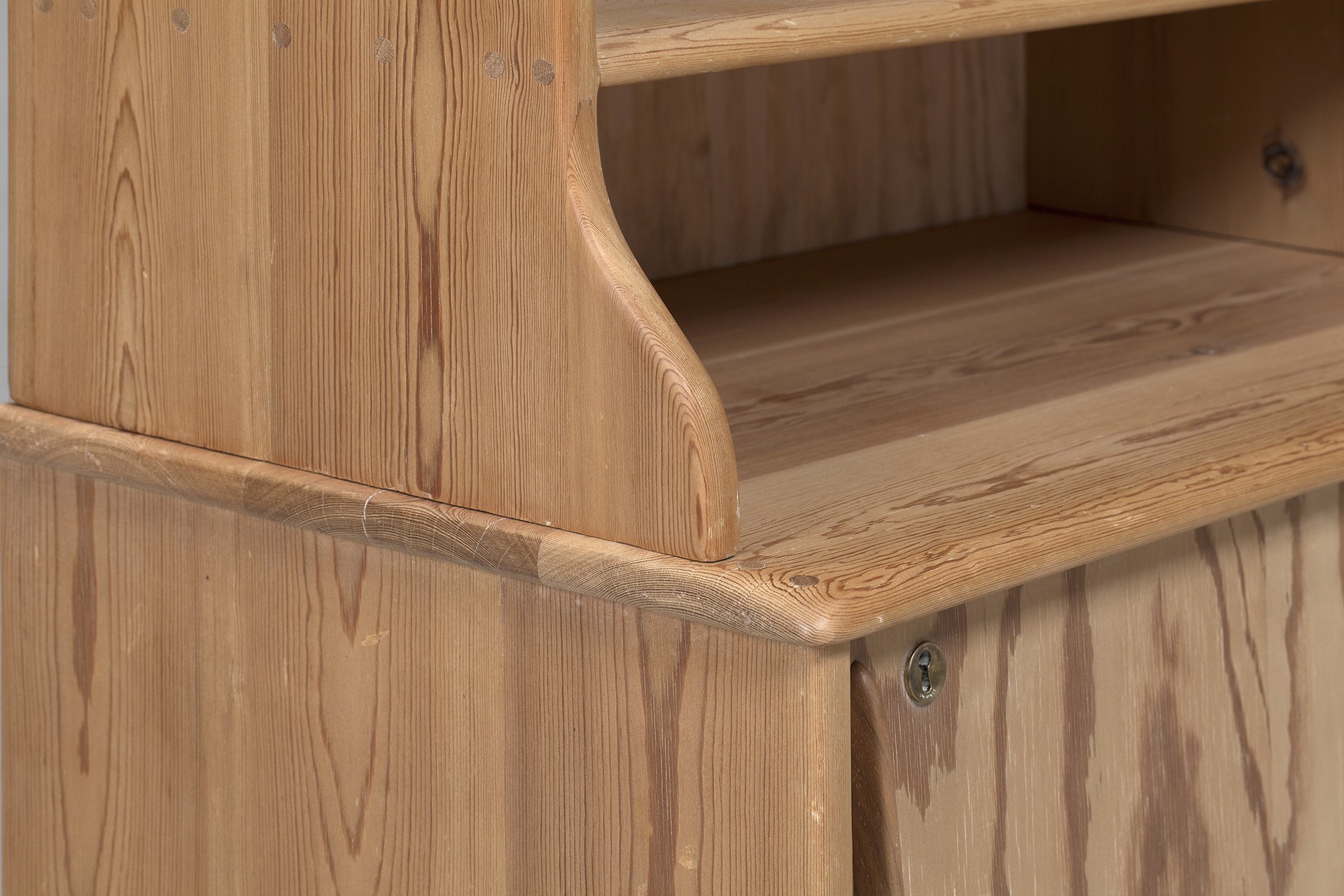 Cabinet image 7