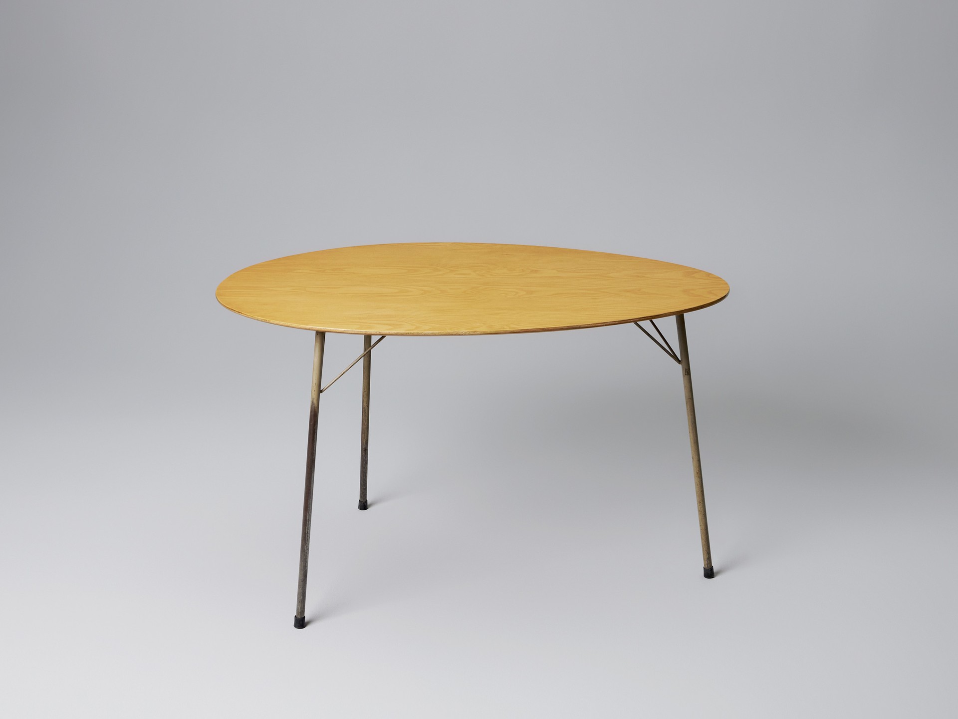 'Egg' Table