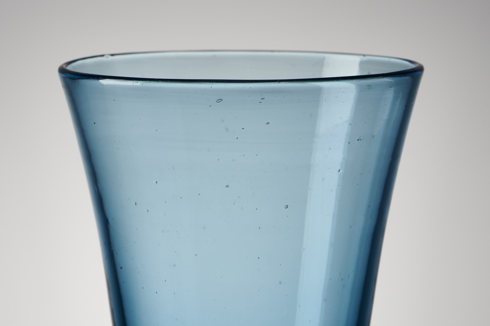 Pair of Vases image 3