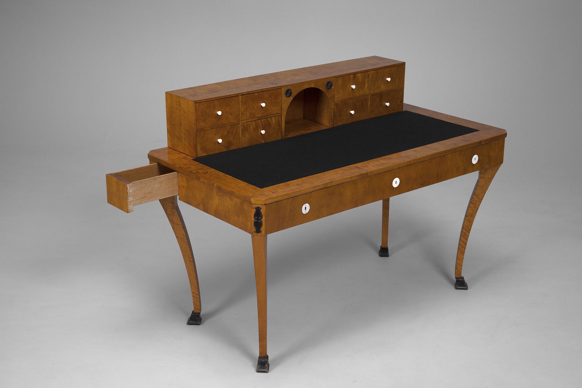 Desk and Chair image 4