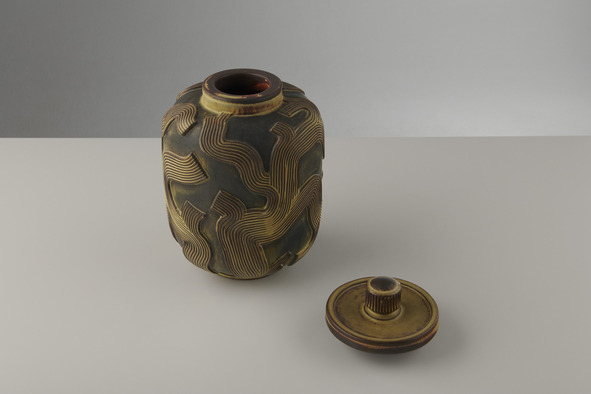 Vessel with Lid image 3