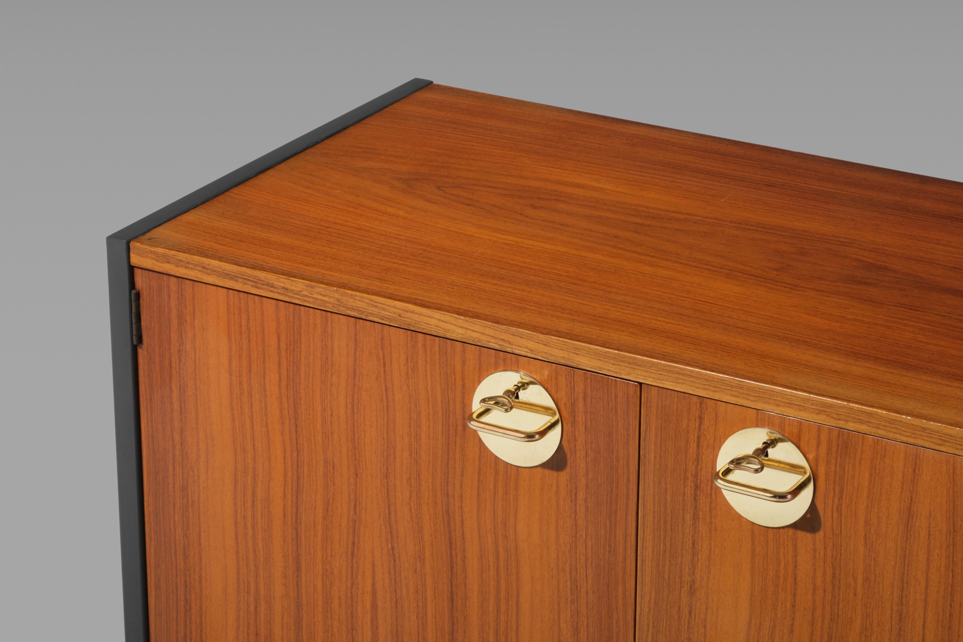 Sideboard image 3