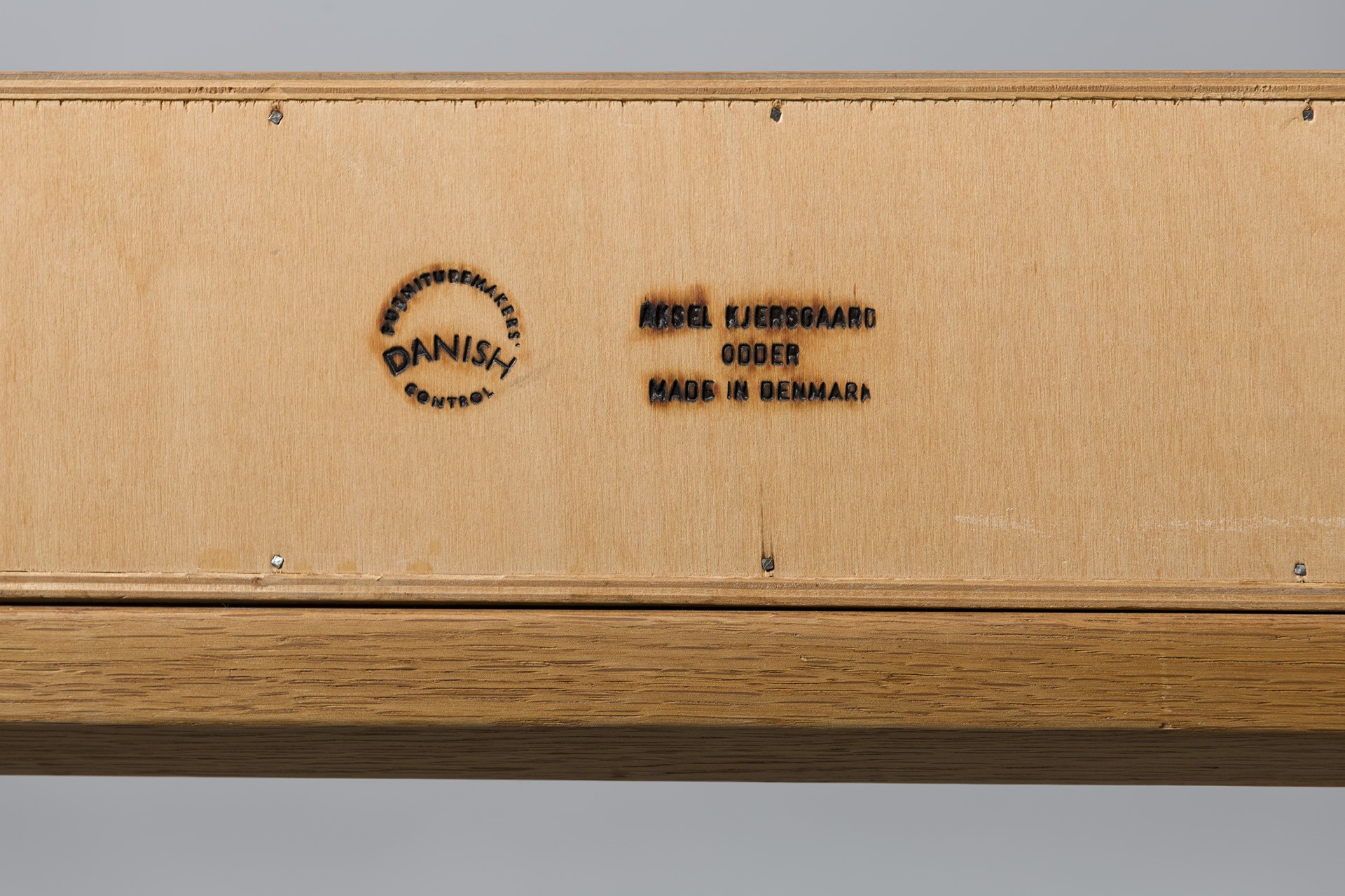 Pair of Side or Bedside Tables image 8