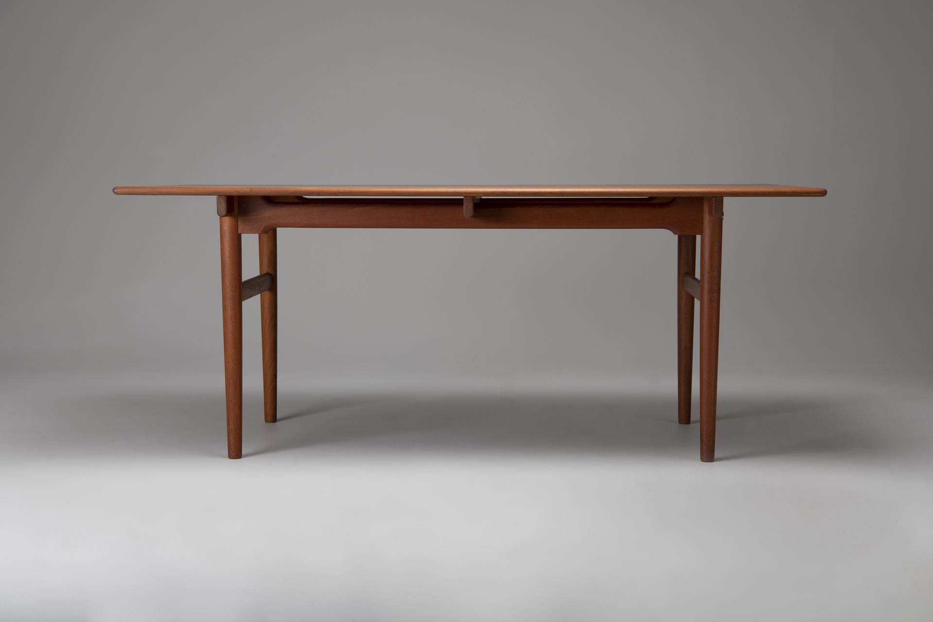 Dining Table image 3