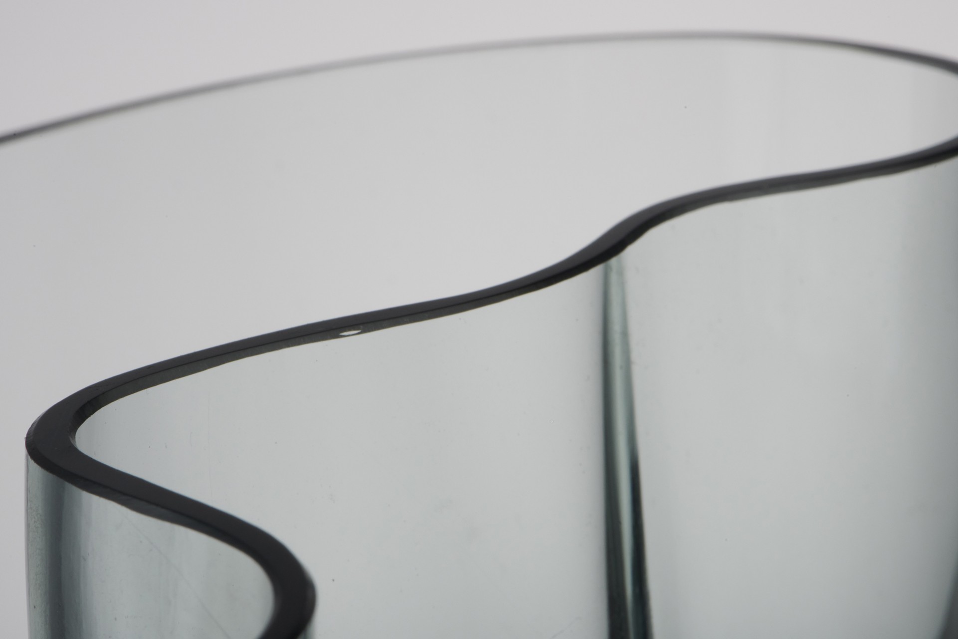 Early and Rare 'Savoy' Vase, Model no. 9750 image 6