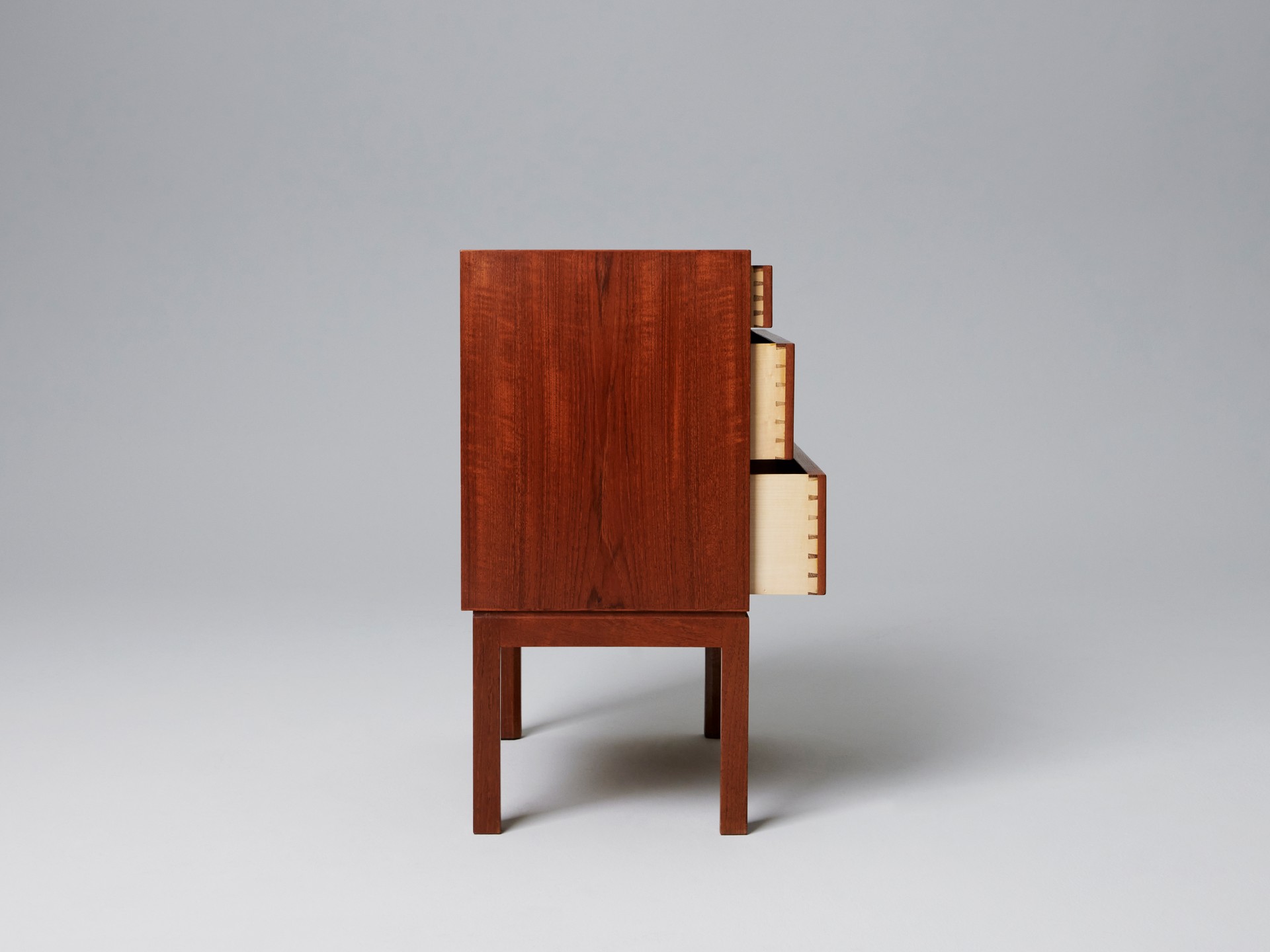 Chest of Drawers image 5