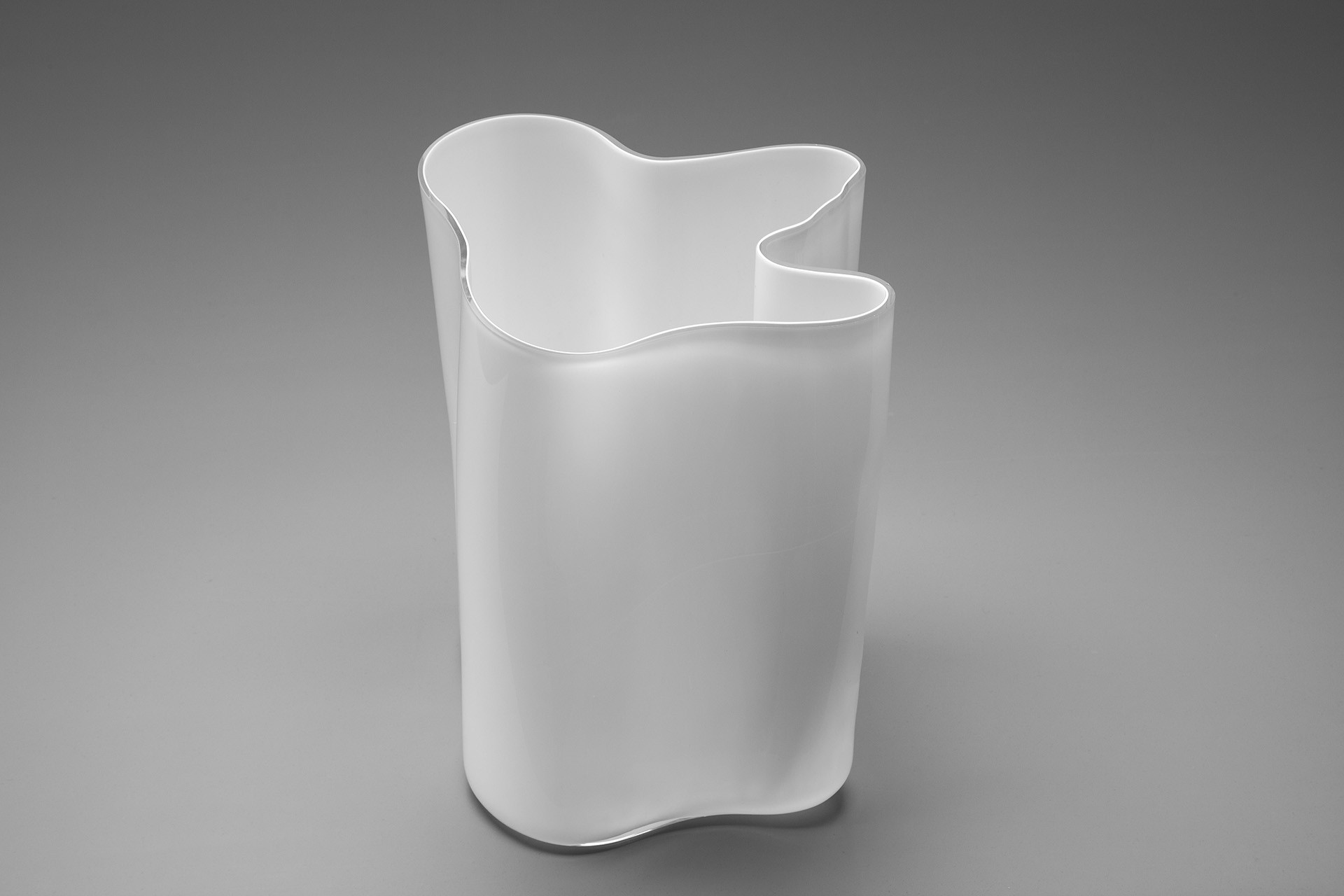 Large 'Savoy' Vase image 4