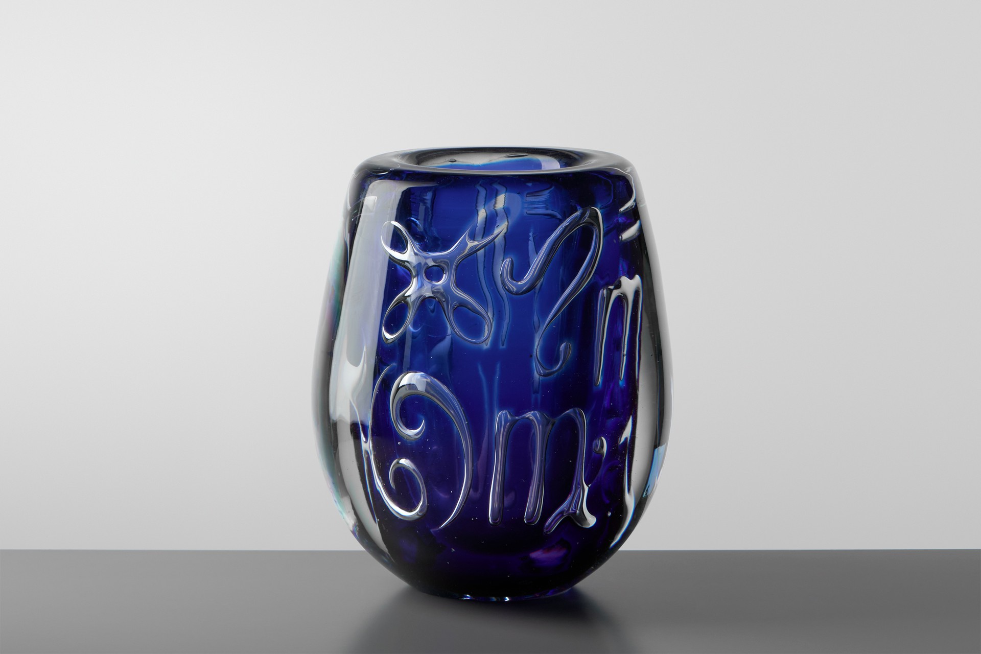 Early 'Ariel' Vase image 2