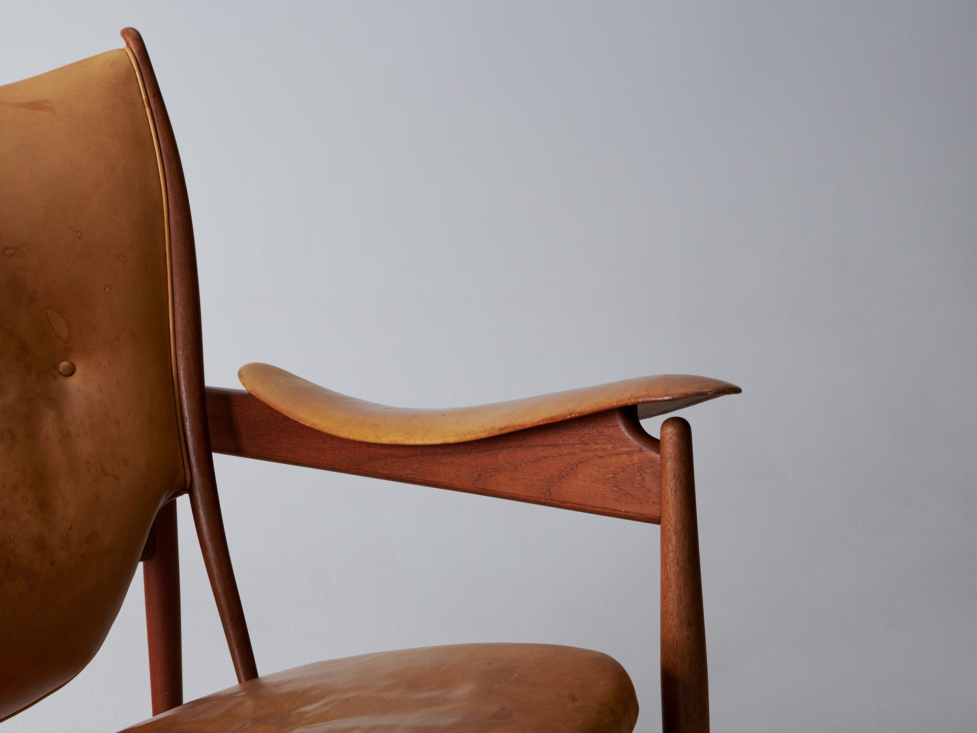 'Chieftain' Armchair image 14