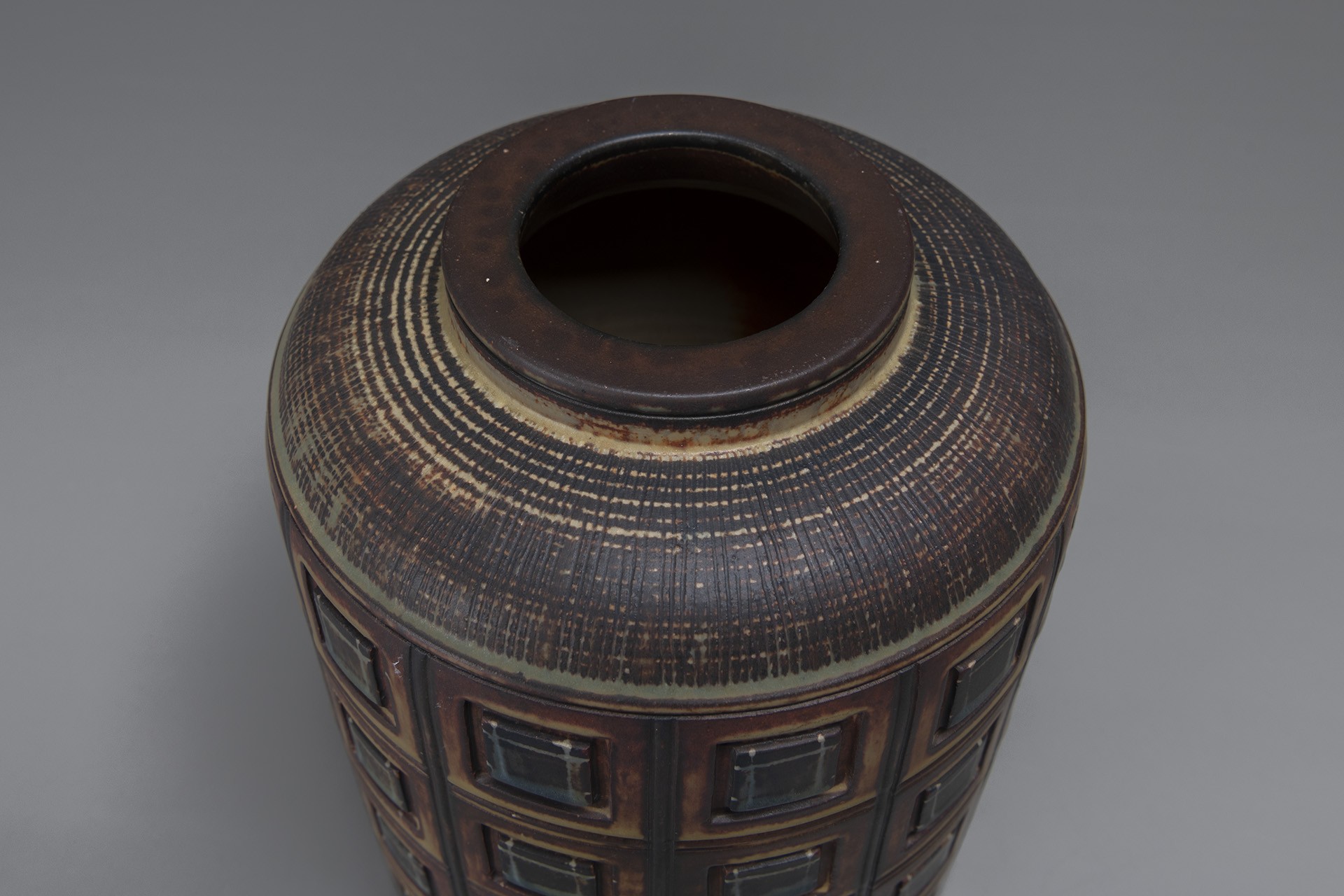 Large Farsta Urn image 5