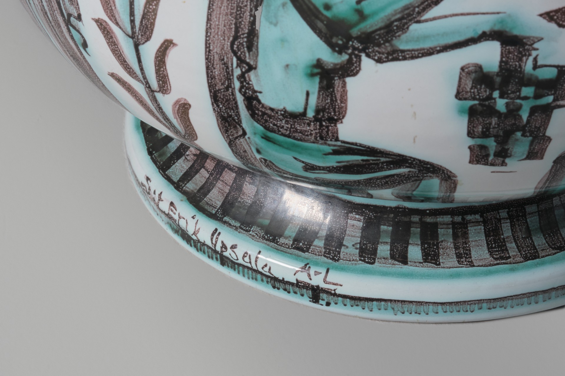 Large Urn image 5