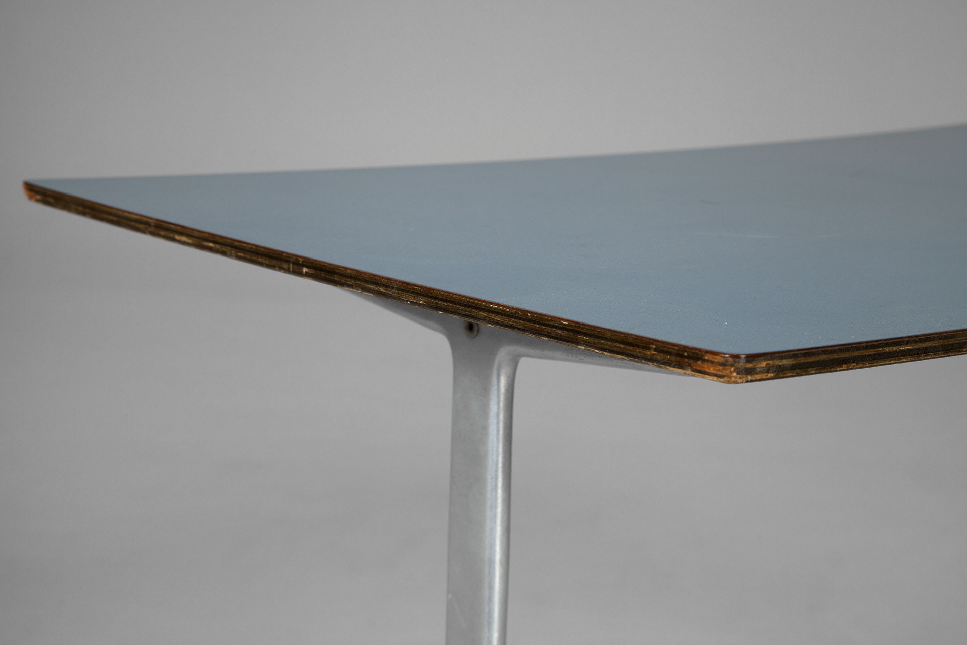 SAS Royal Hotel Table image 3
