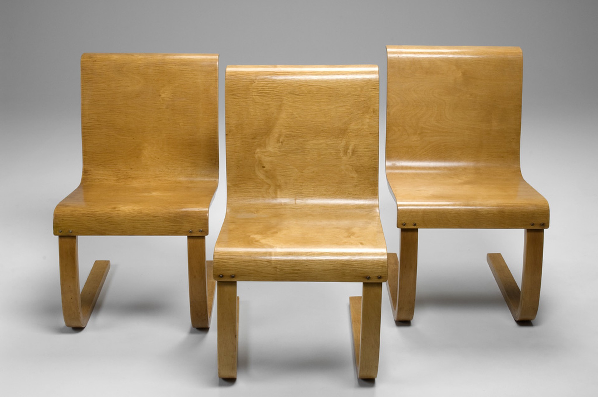 Set of five No. 21 Cantilever Chairs image 3