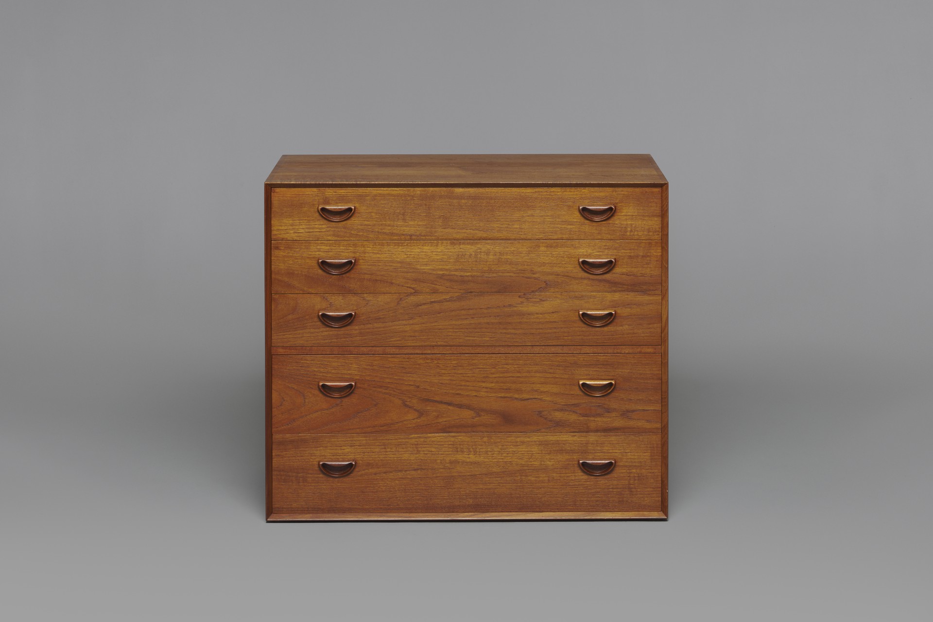 Chest of drawers image 2