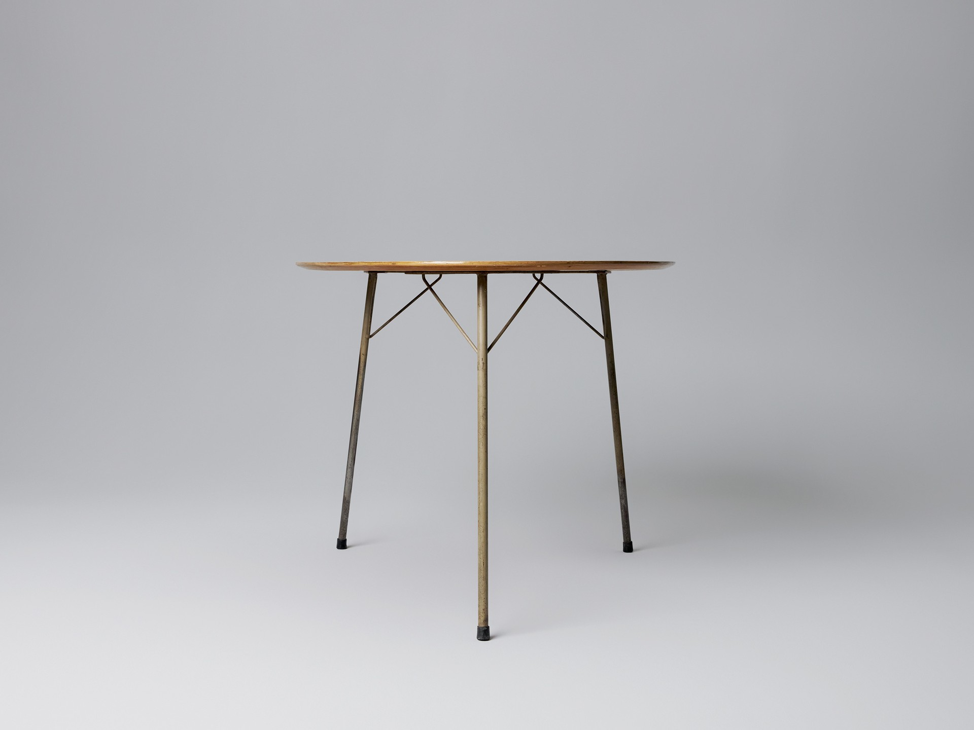 'Egg' Table image 3