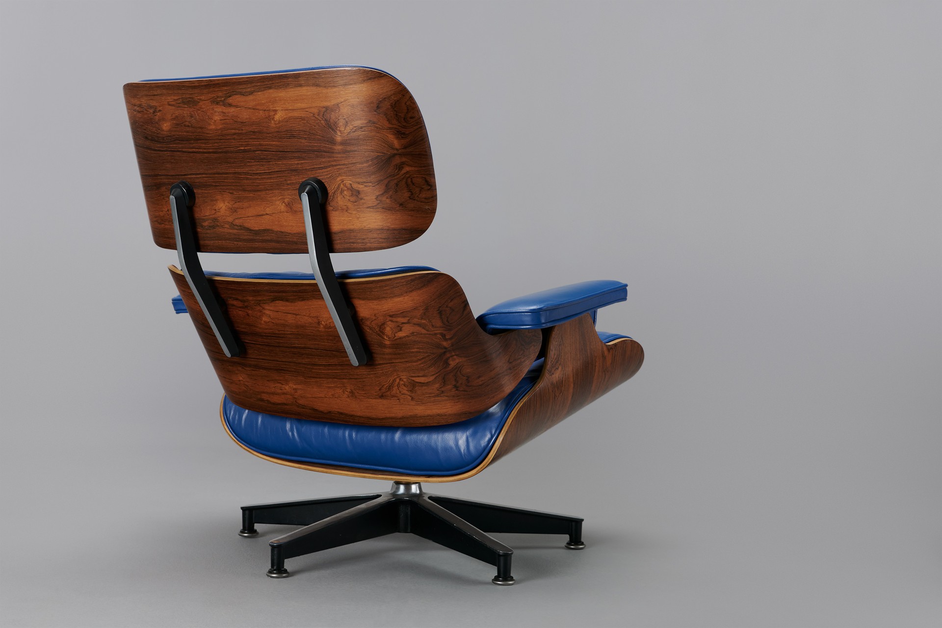 Lounge chair Model No. 670 & Ottoman Model No. 671 image 3