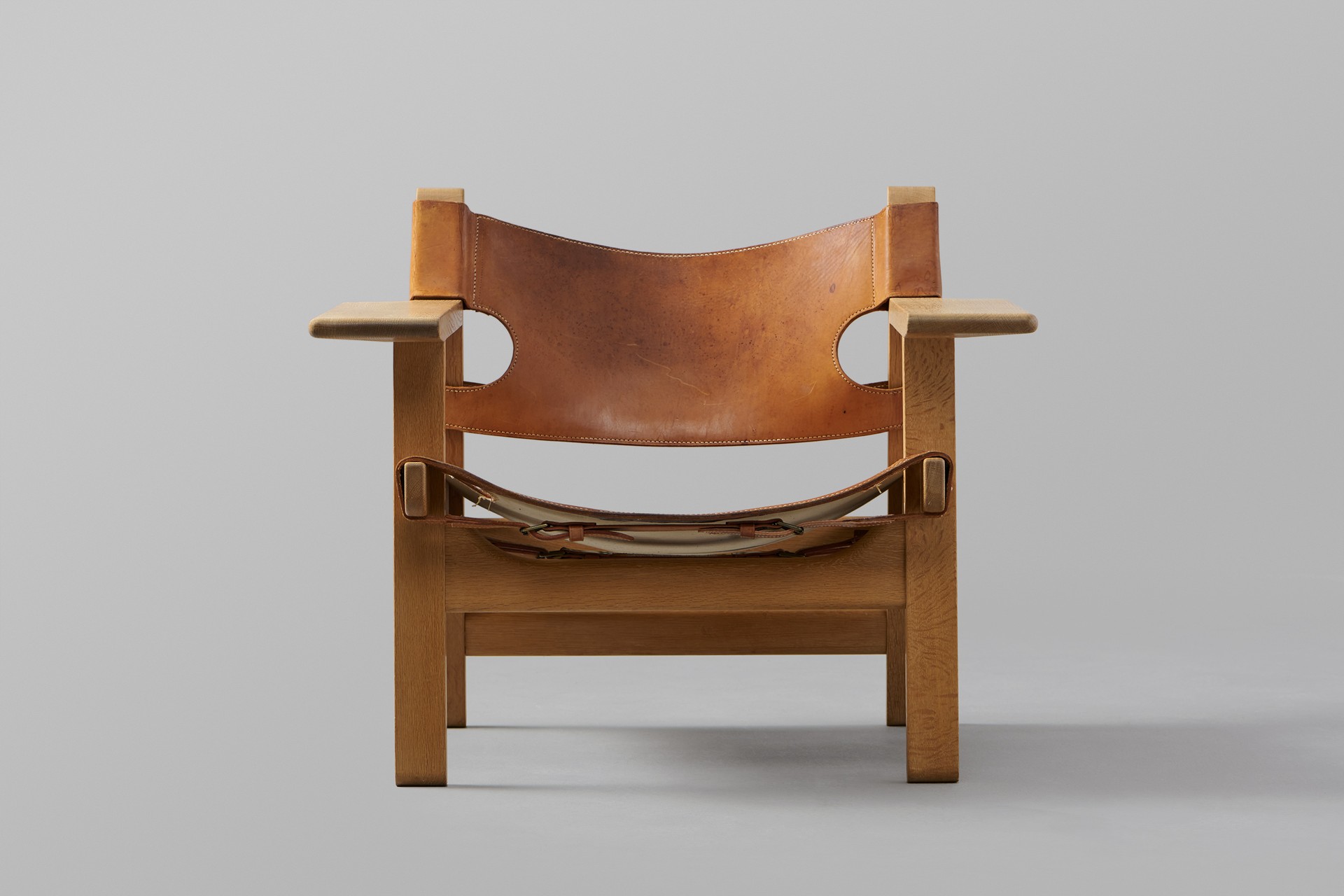 Pair of 'Spanish' Armchairs, Model no. 226 image 3