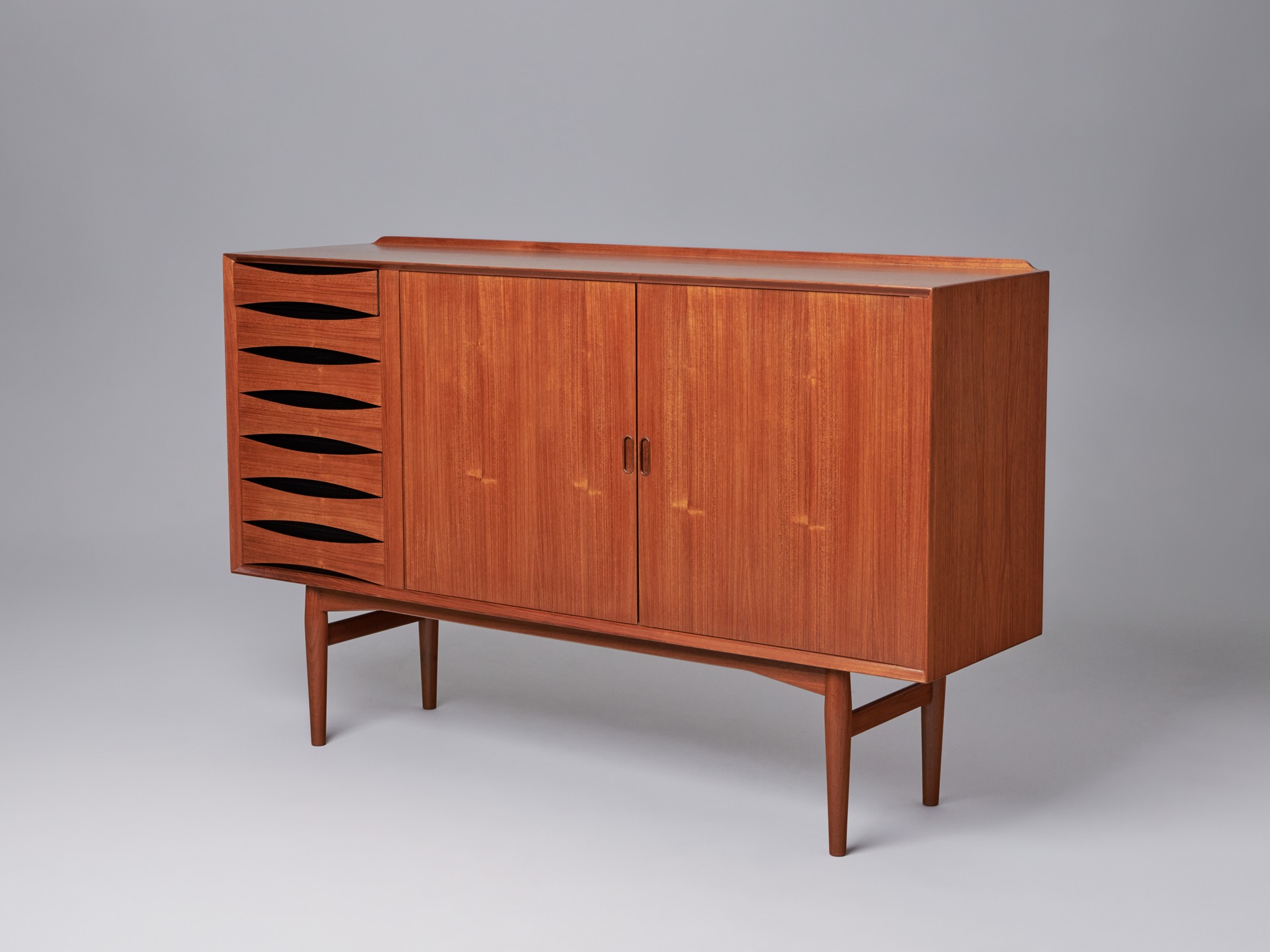 Sideboard image 2