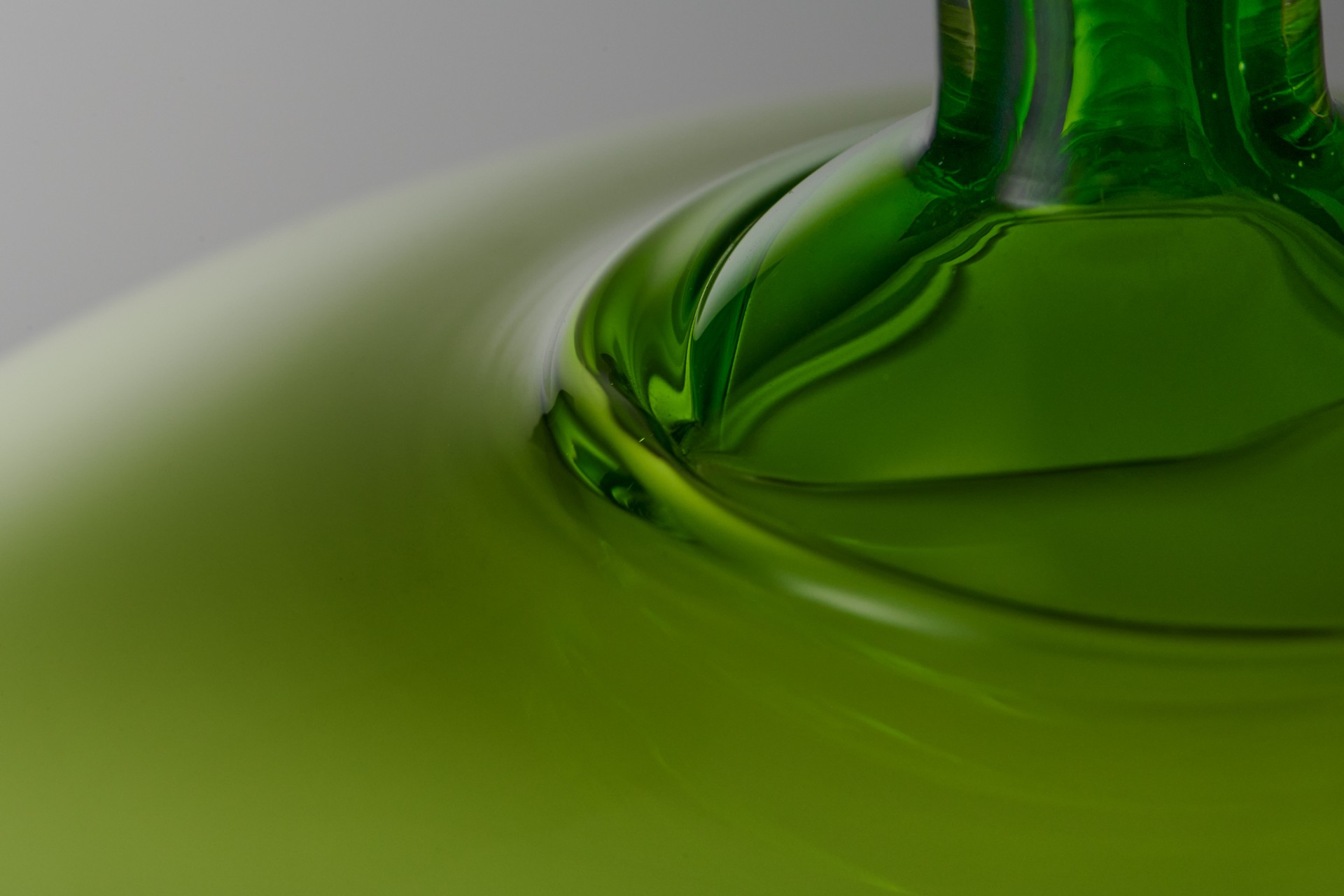 Apple vase image 3